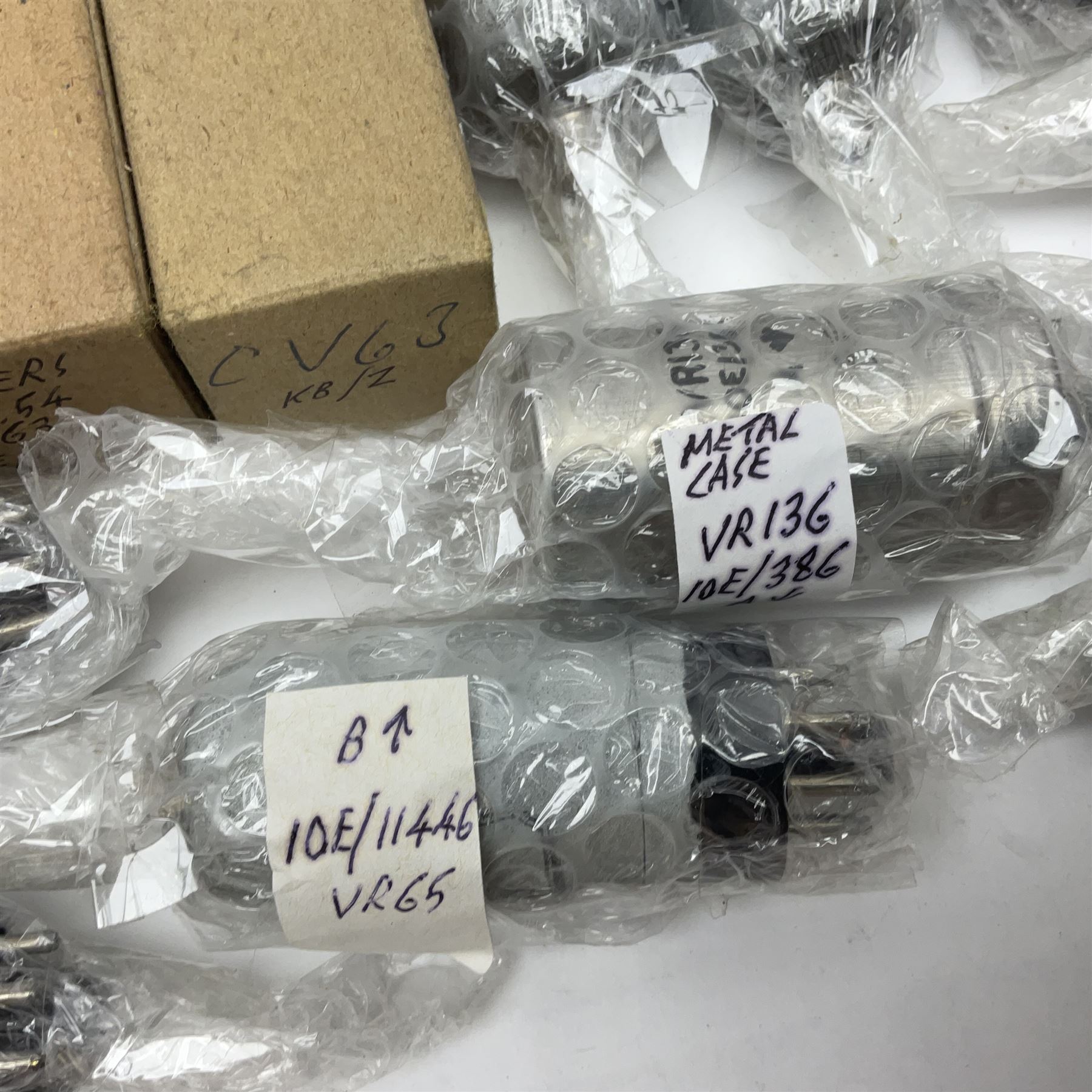 Collection of thermionic radio valves/vacuum tubes - Image 6 of 11