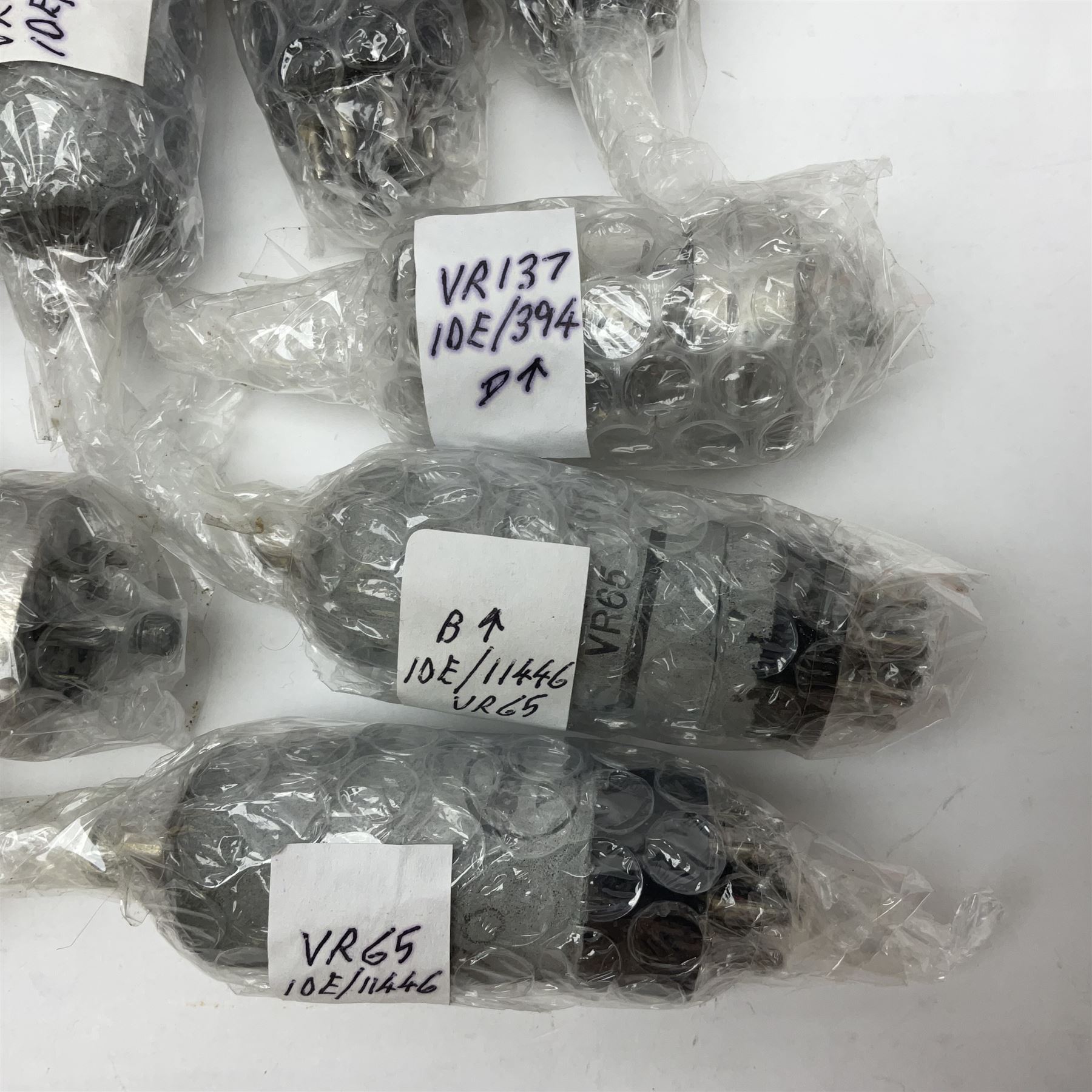 Collection of thermionic radio valves/vacuum tubes - Image 5 of 11