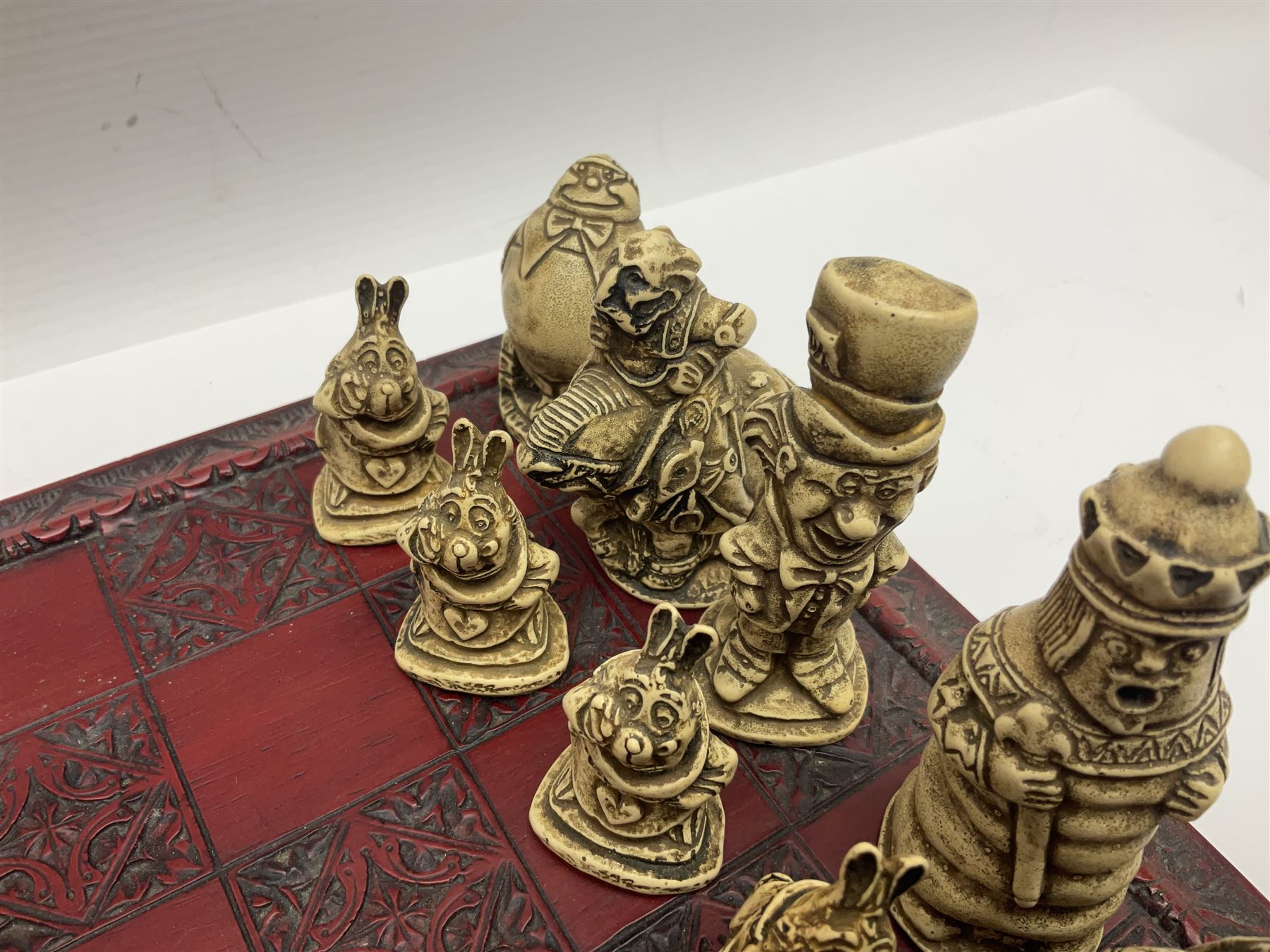 Alice in Wonderland themed chess set - Image 4 of 11