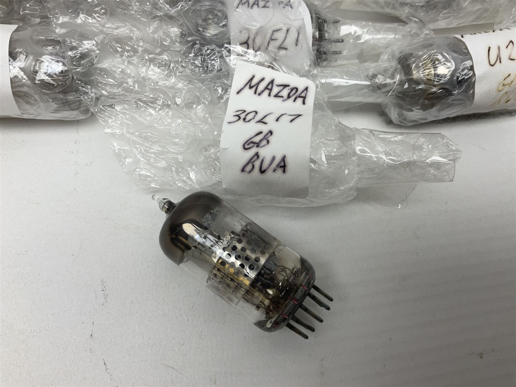 Collection of Mazda thermionic radio valves/vacuum tubes - Image 6 of 15