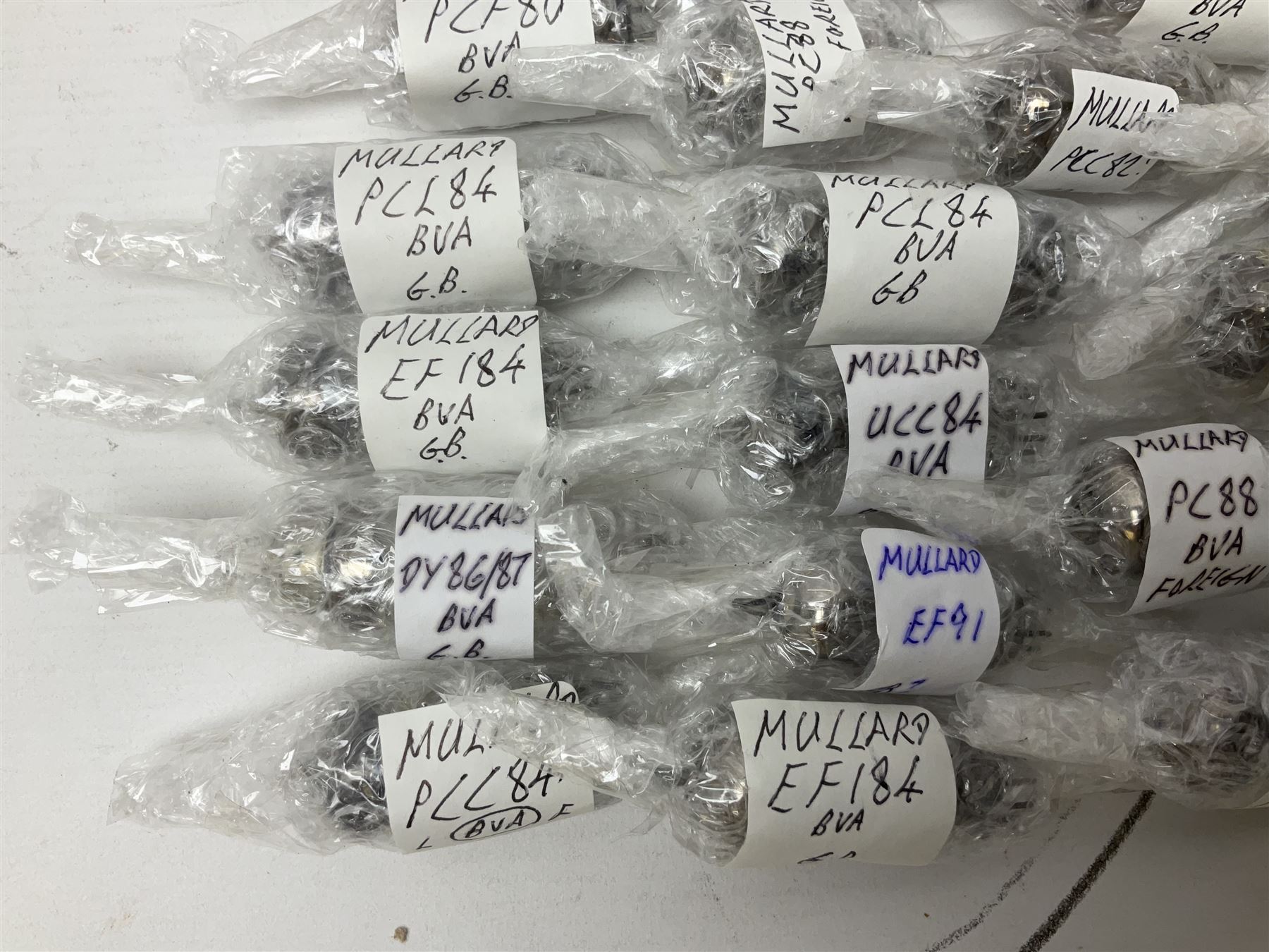 Collection of Mullard thermionic radio valves/vacuum tubes - Image 10 of 14