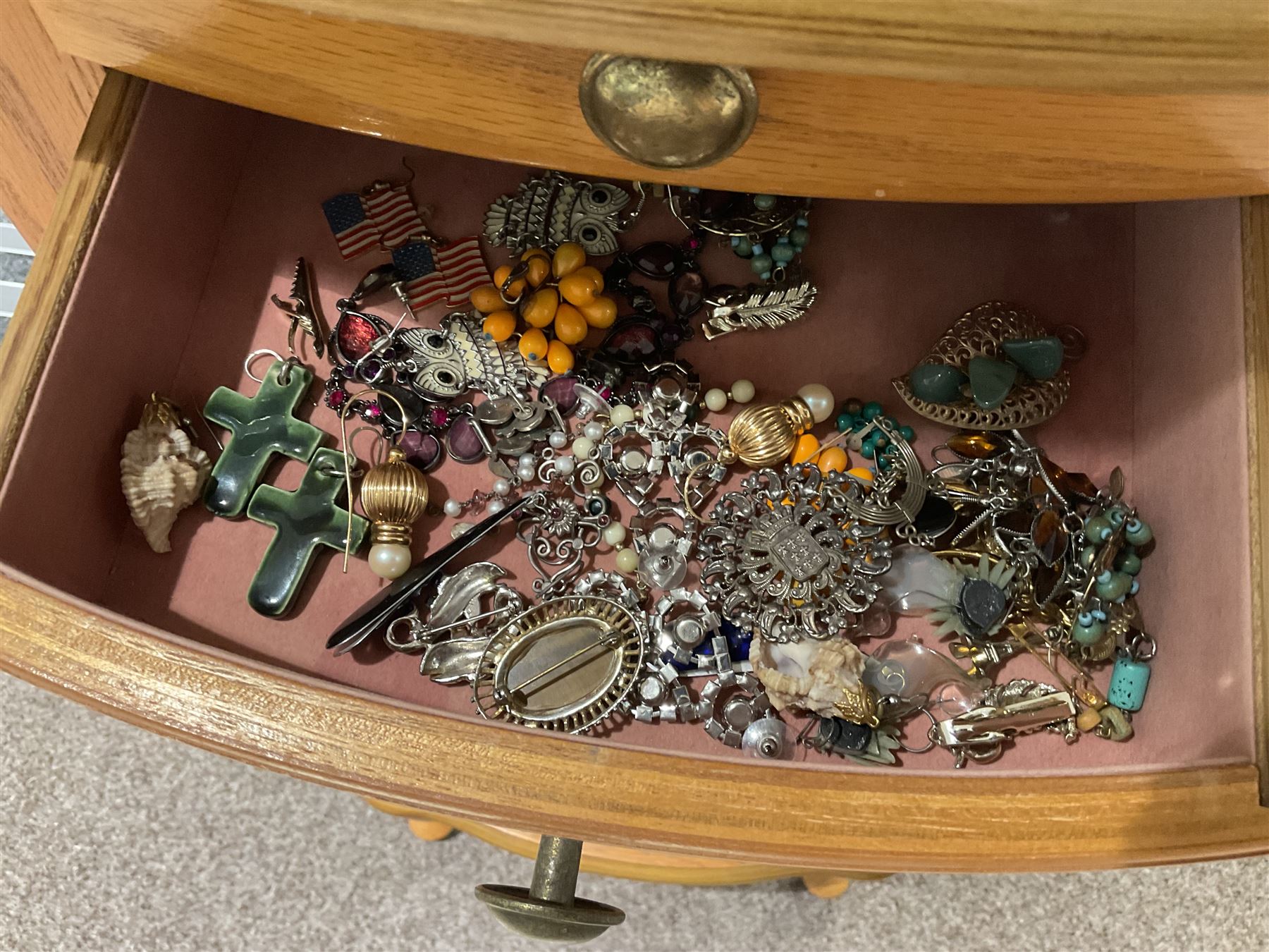 Large quantity of costume jewellery - Image 8 of 15