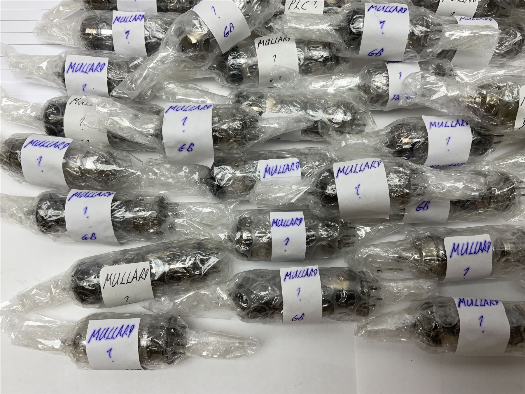 Collection of Mullard thermionic radio valves/vacuum tubes - Image 7 of 8