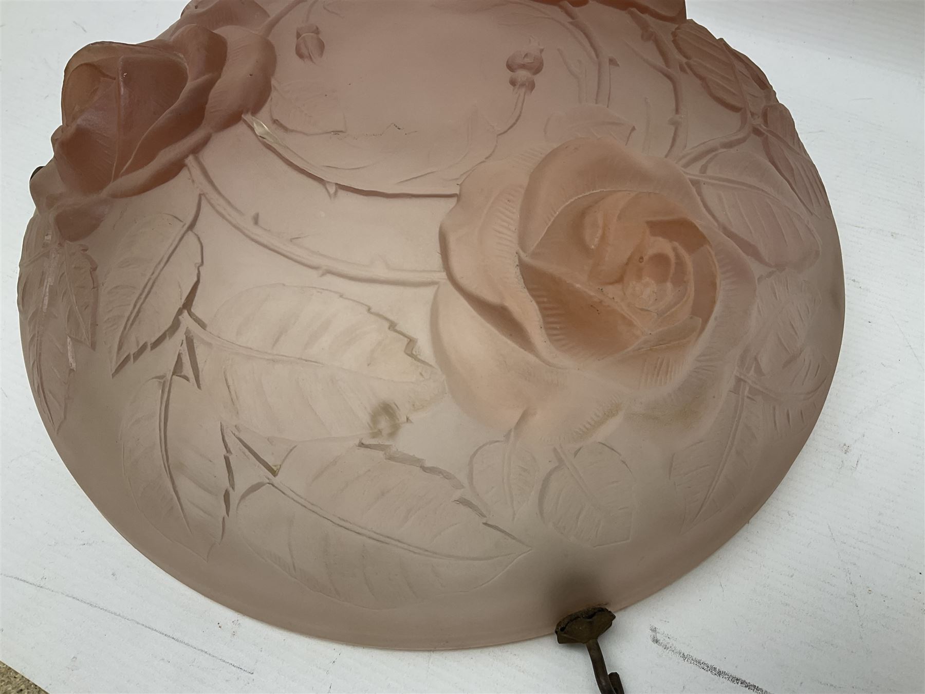 1930s pink frosted glass ceiling light shade - Image 9 of 13