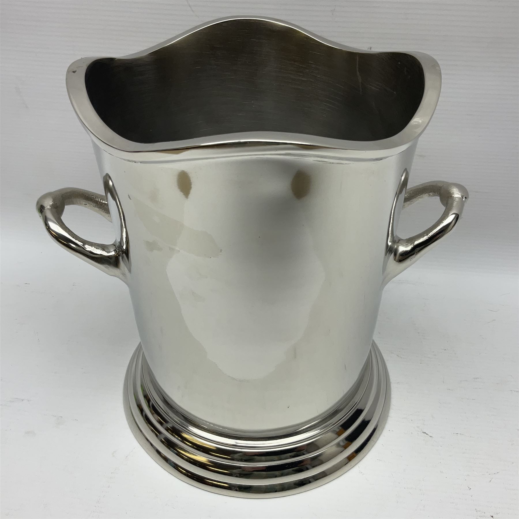 Polished modern aluminium champagne bucket inscribed White Star Line - Image 5 of 6