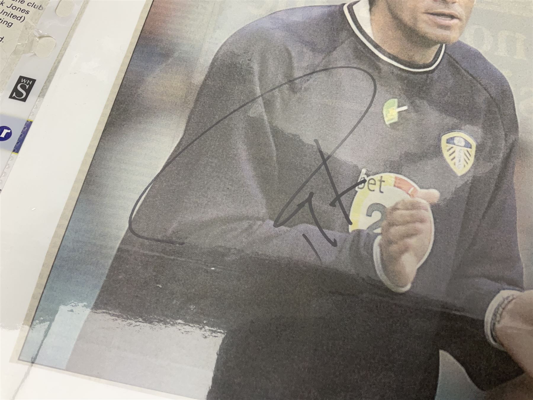 Collection of approximately 200 Leeds United related autographs - Image 3 of 12