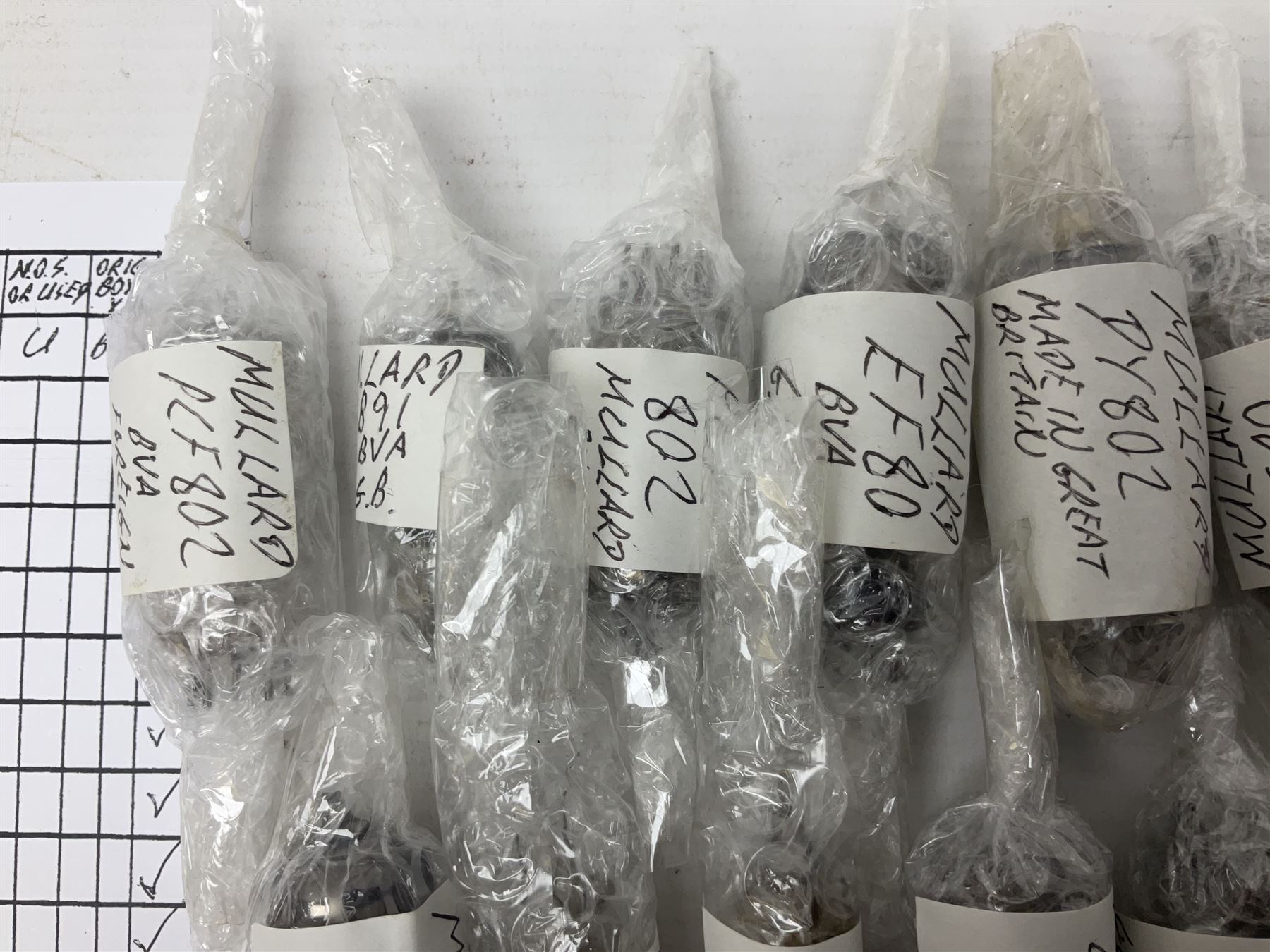 Collection of Mullard thermionic radio valves/vacuum tubes - Image 9 of 12