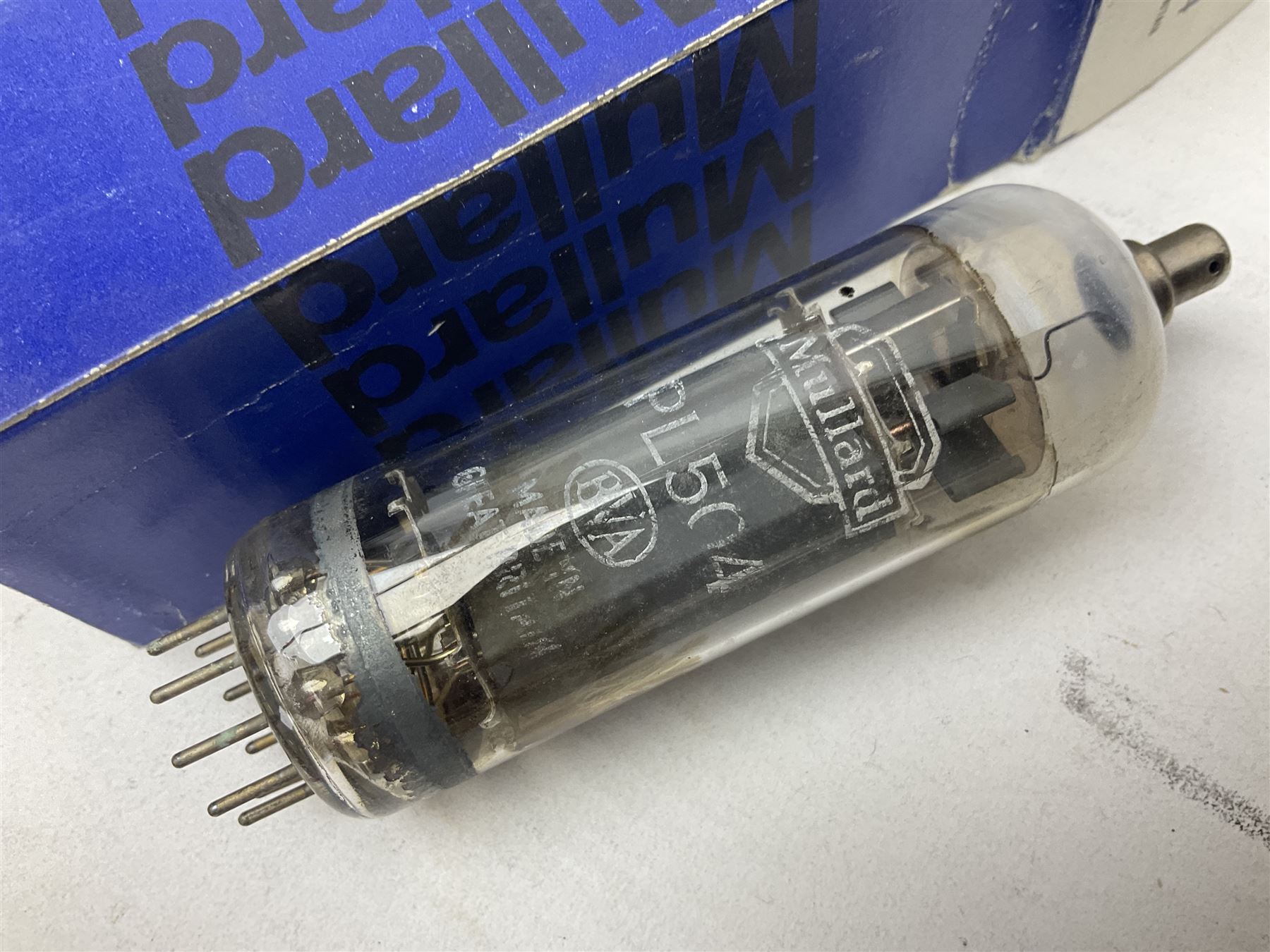Collection of Mullard thermionic radio valves/vacuum tubes - Image 2 of 9