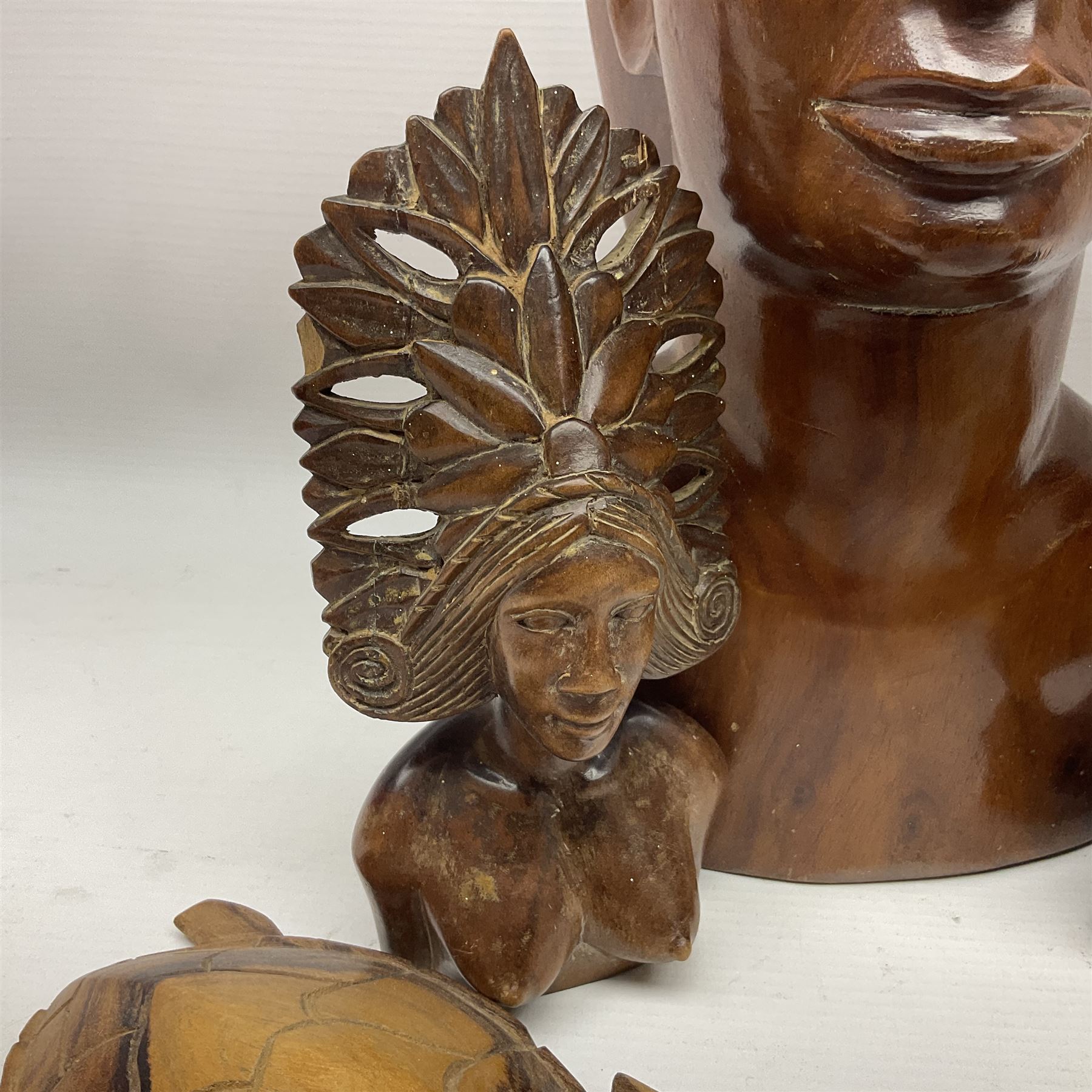 20th century wooden carvings from the Solomon Islands - Image 5 of 10