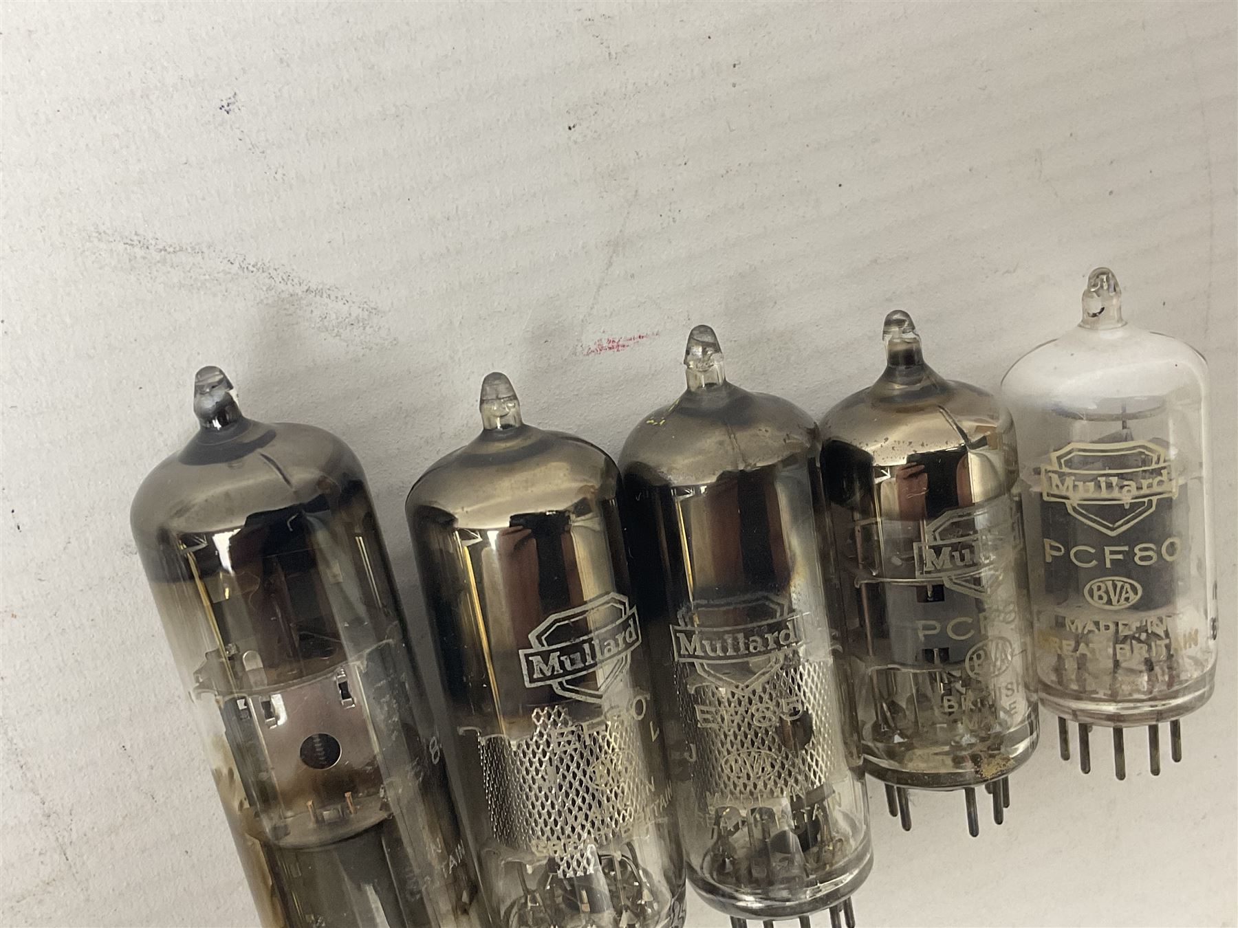 Collection of Mullard thermionic radio valves/vacuum tubes - Image 5 of 12