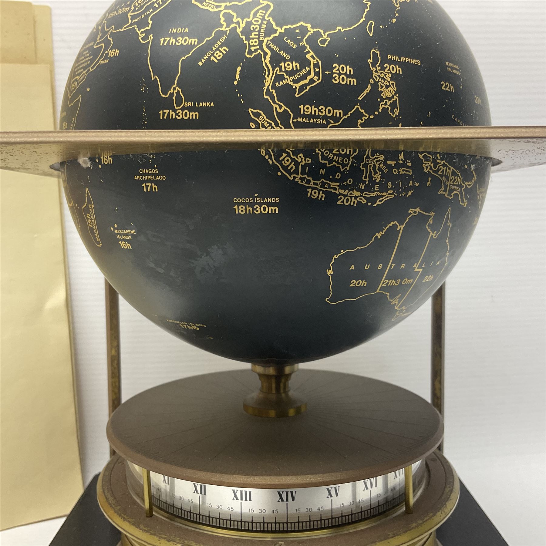1980 Franklin Mint Royal Geographical Society World Clock with eight day movement indicating current - Image 7 of 11