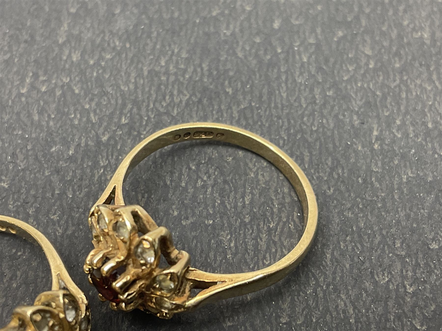 Two 9ct gold garnet and paste stone set cluster rings and a Early 20th century gold brooch - Image 6 of 8