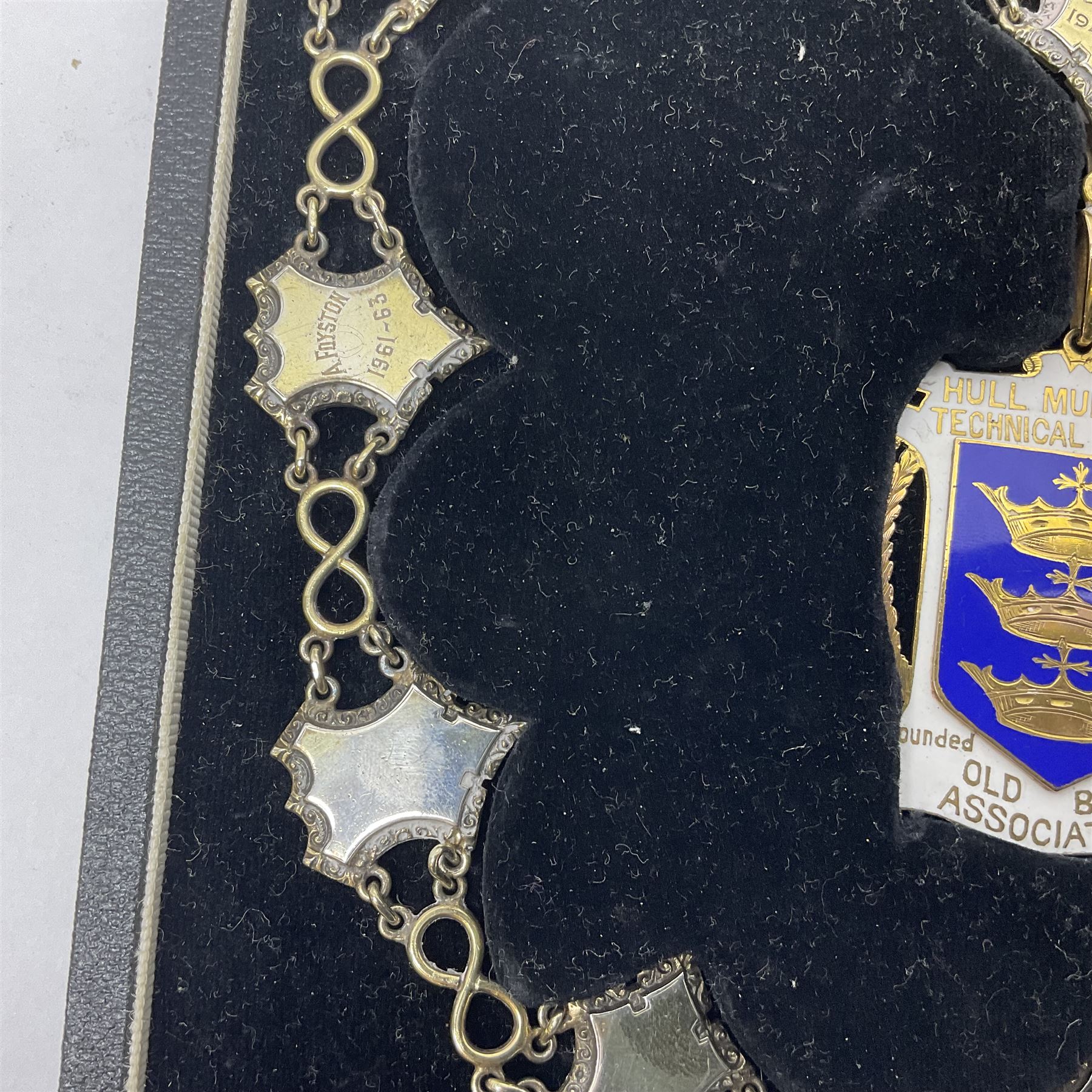 1920s 9ct gold enamel pendant inscribed 'Hull Municipal Technical College Old Boys Association' - Image 6 of 13