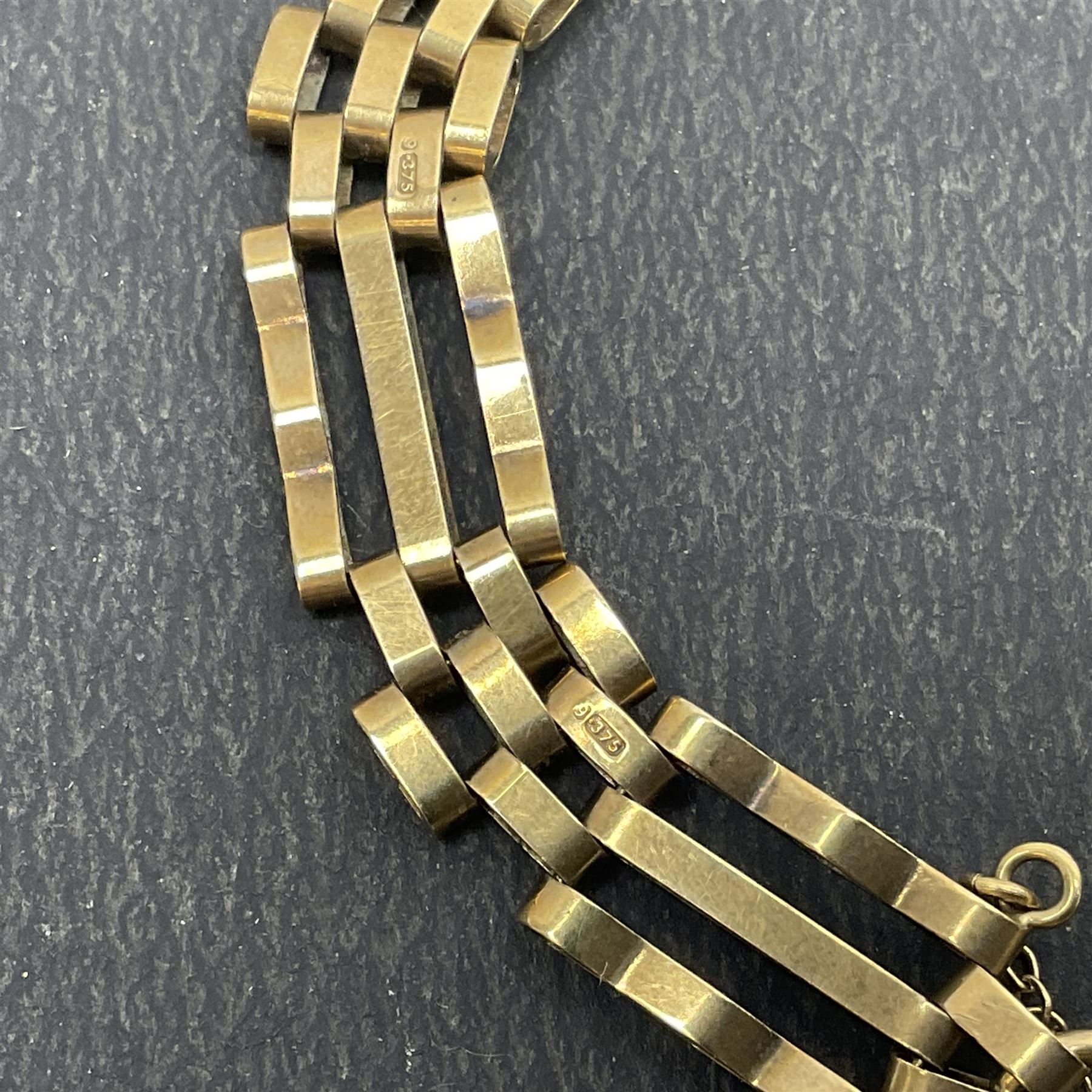 9ct gold gate bracelet - Image 5 of 7