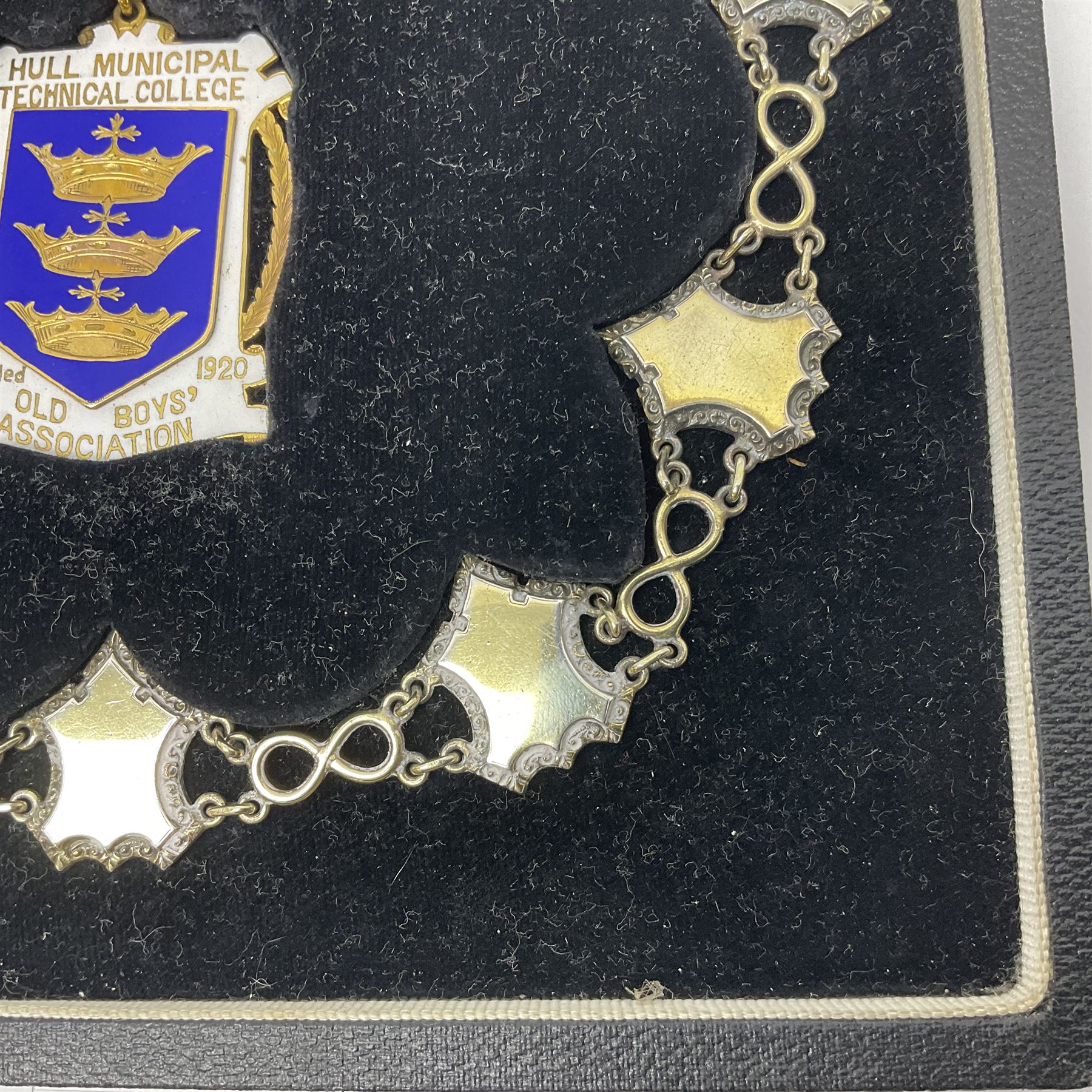 1920s 9ct gold enamel pendant inscribed 'Hull Municipal Technical College Old Boys Association' - Image 8 of 13