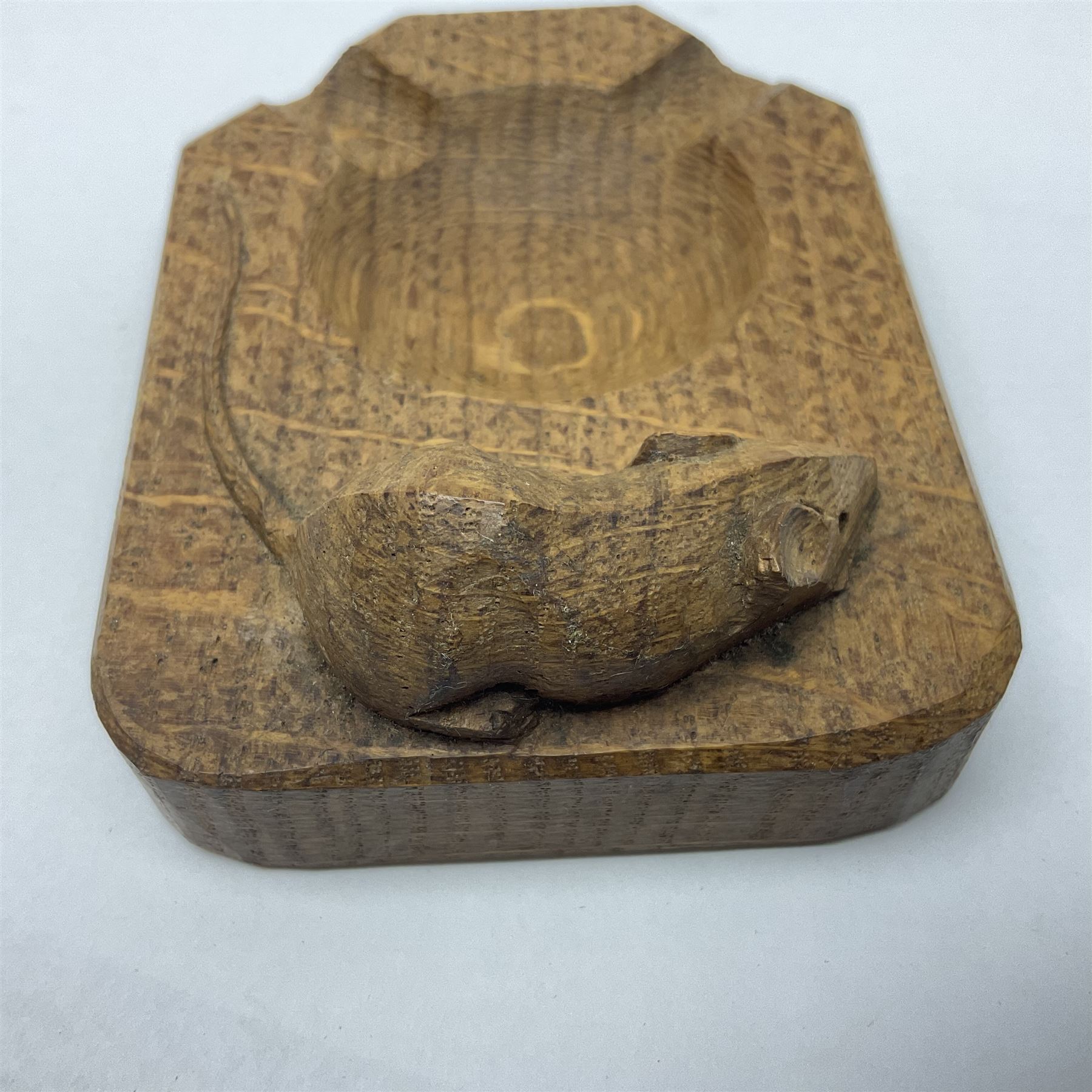 Mouseman oak ashtray - Image 4 of 5