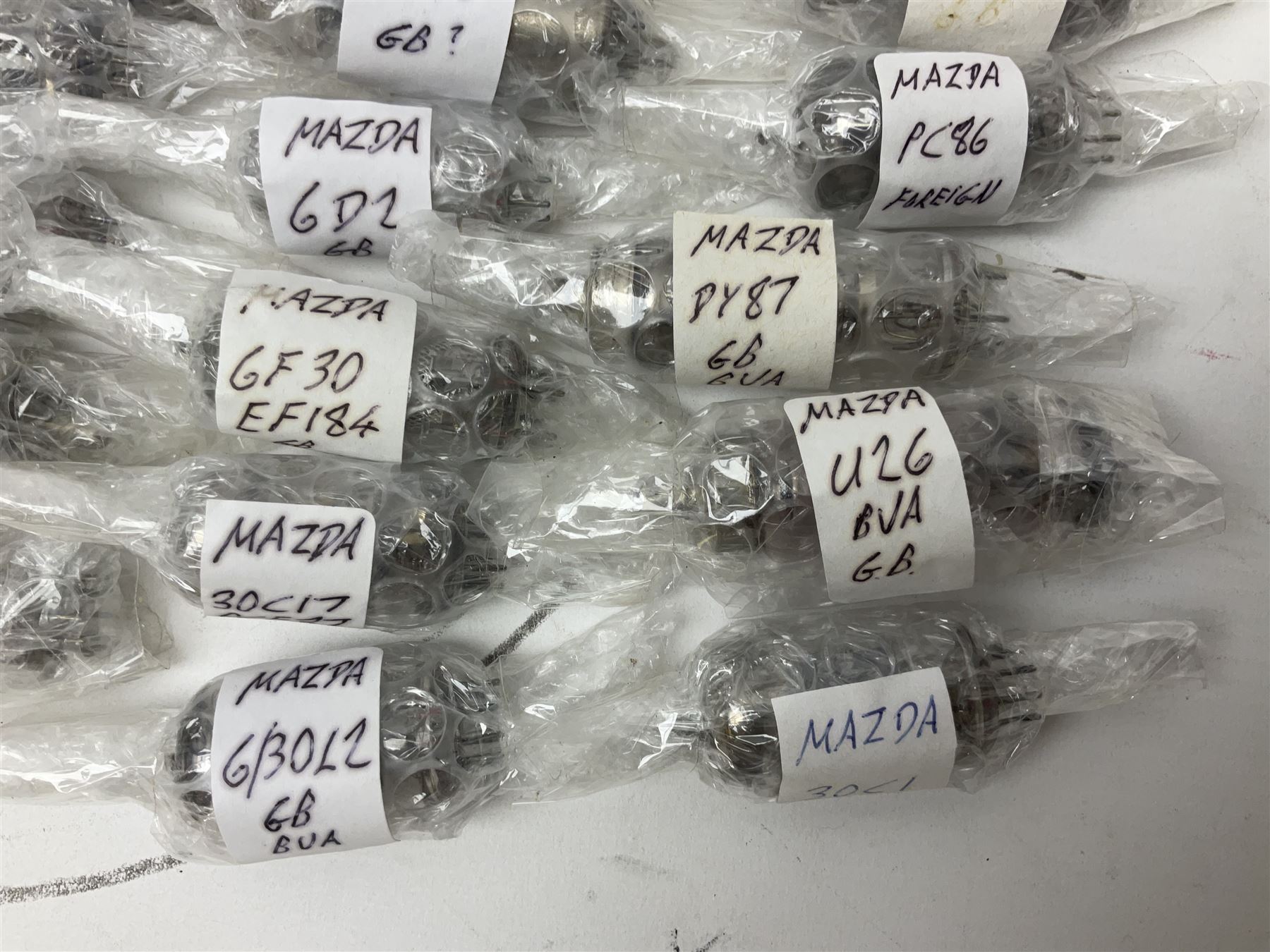 Collection of Mazda thermionic radio valves/vacuum tubes - Image 9 of 15