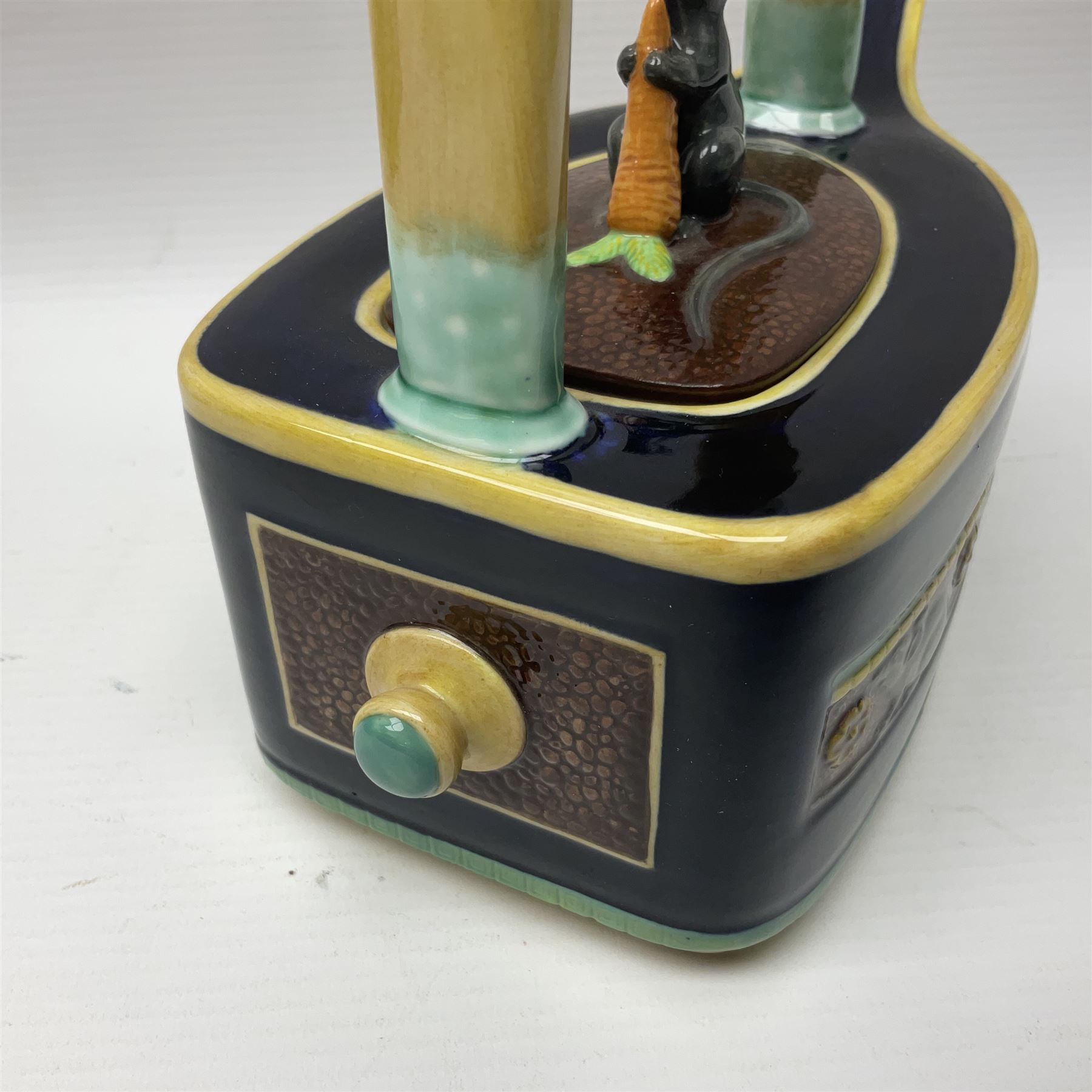 Minton Archive collection Cat & Mouse teapot - Image 7 of 12