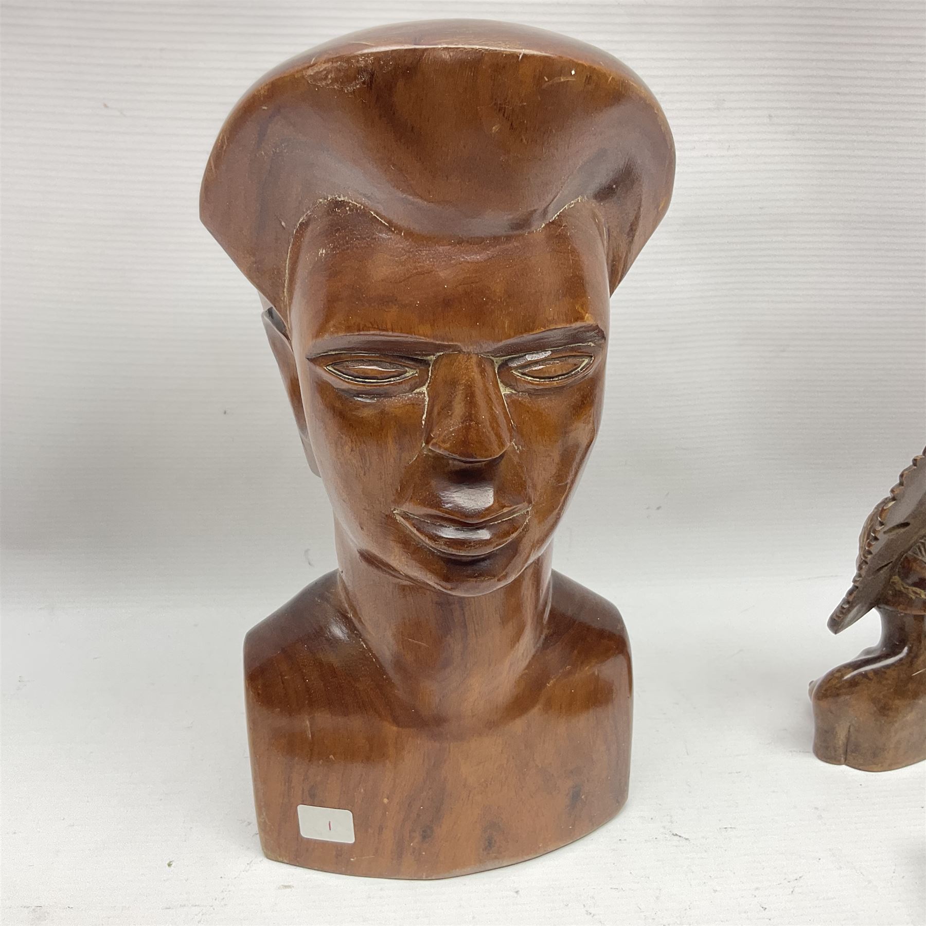 20th century wooden carvings from the Solomon Islands - Image 8 of 10