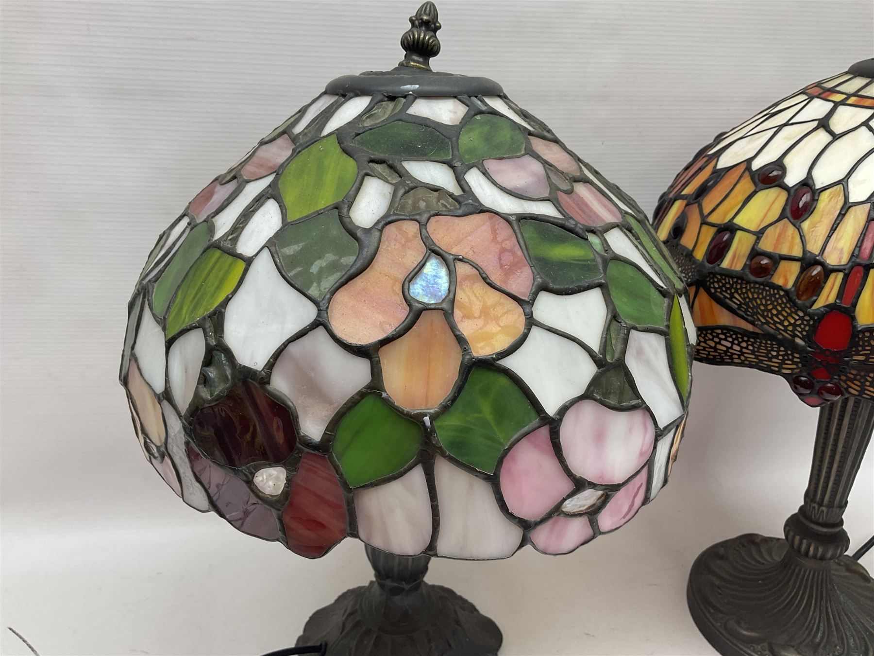 Two Tiffany style table lamps with leaded shade - Image 4 of 13