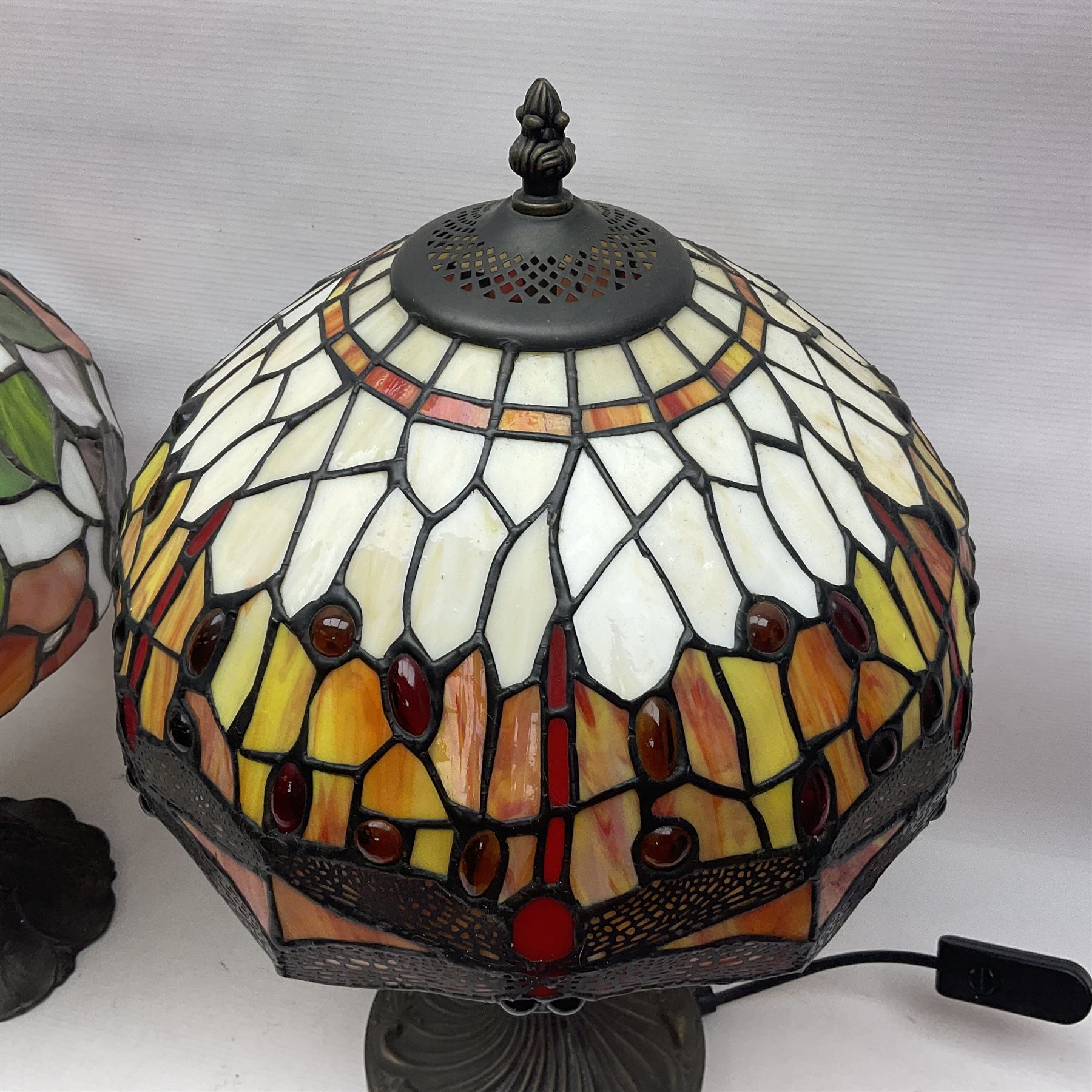 Two Tiffany style table lamps with leaded shade - Image 9 of 13