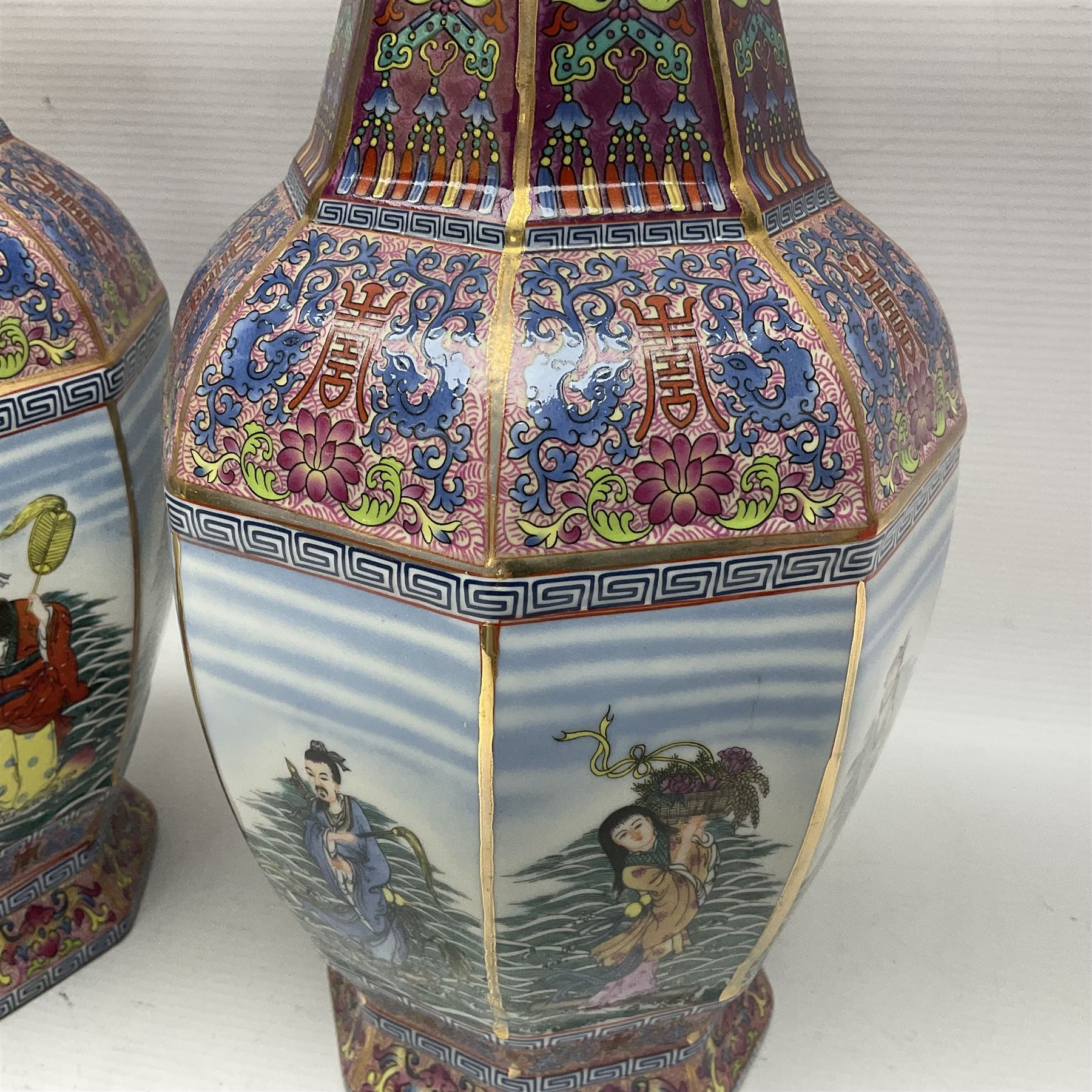 Pair of 20th century Chinese vases - Image 8 of 12