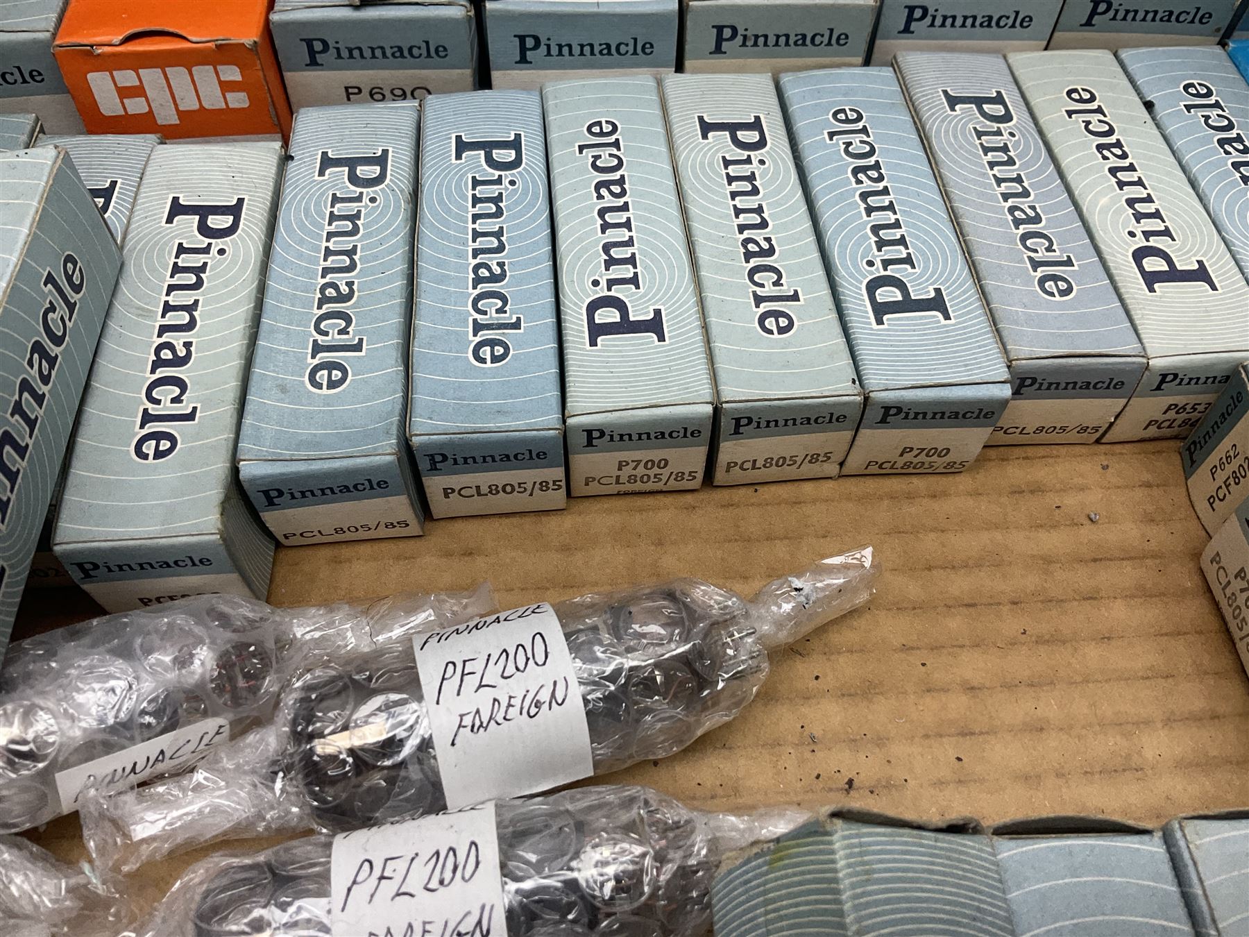 Collection of Pinnacle thermionic radio valves/vacuum tubes including PL509 - Image 7 of 10