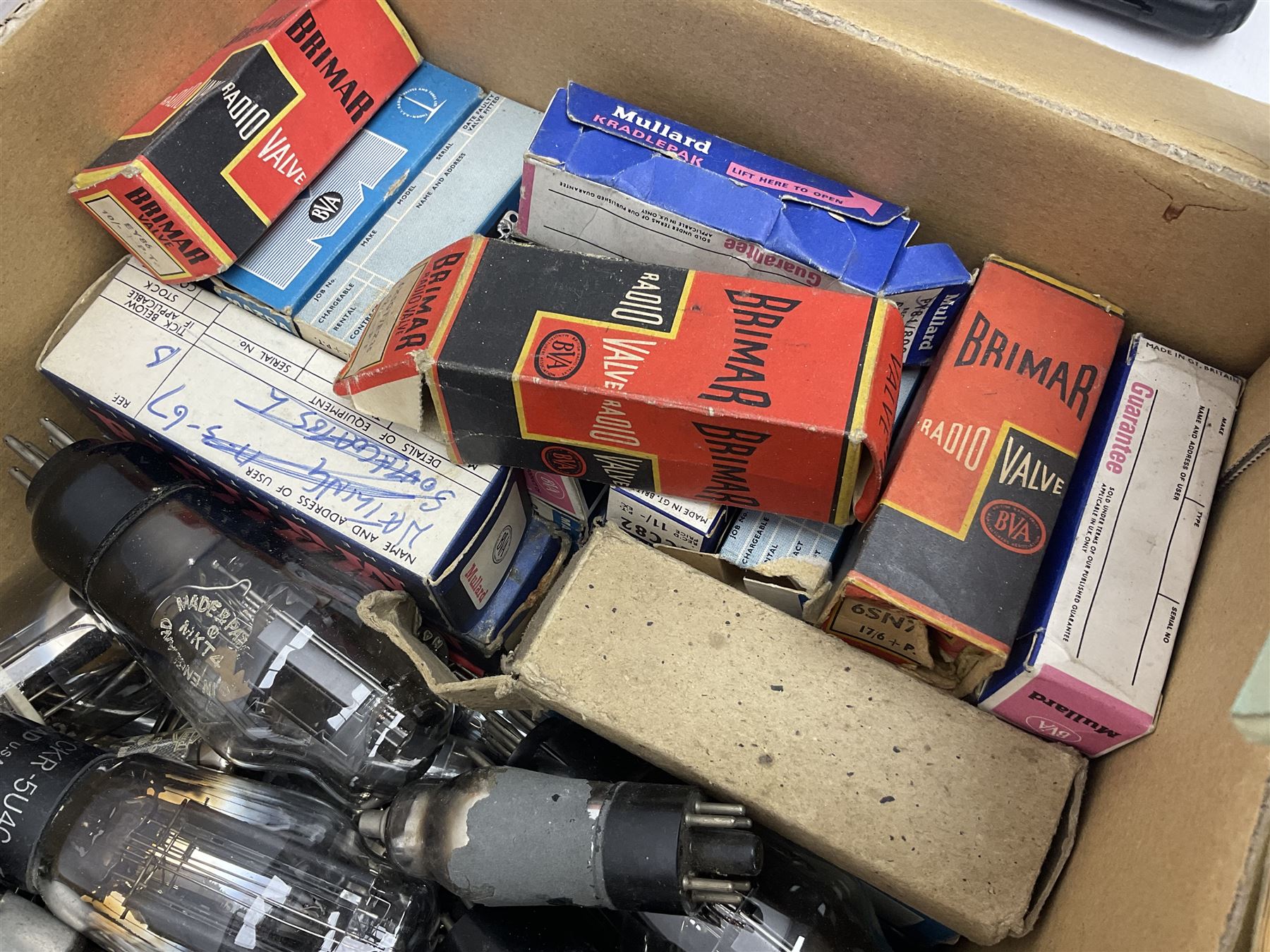Collection of over one hundred thermionic vacuum tubes/valves - Image 8 of 11