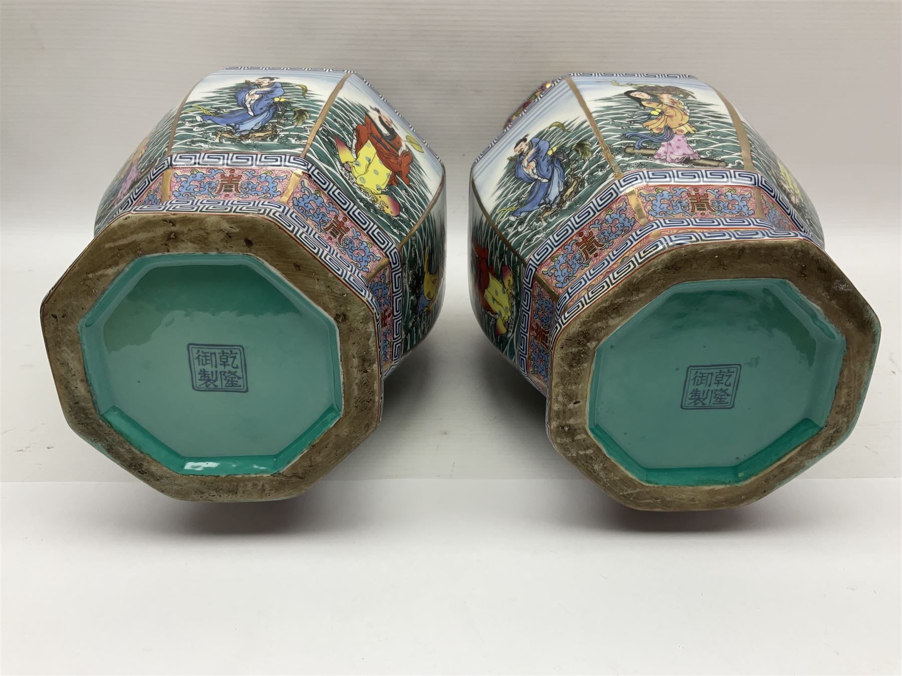 Pair of 20th century Chinese vases - Image 11 of 12