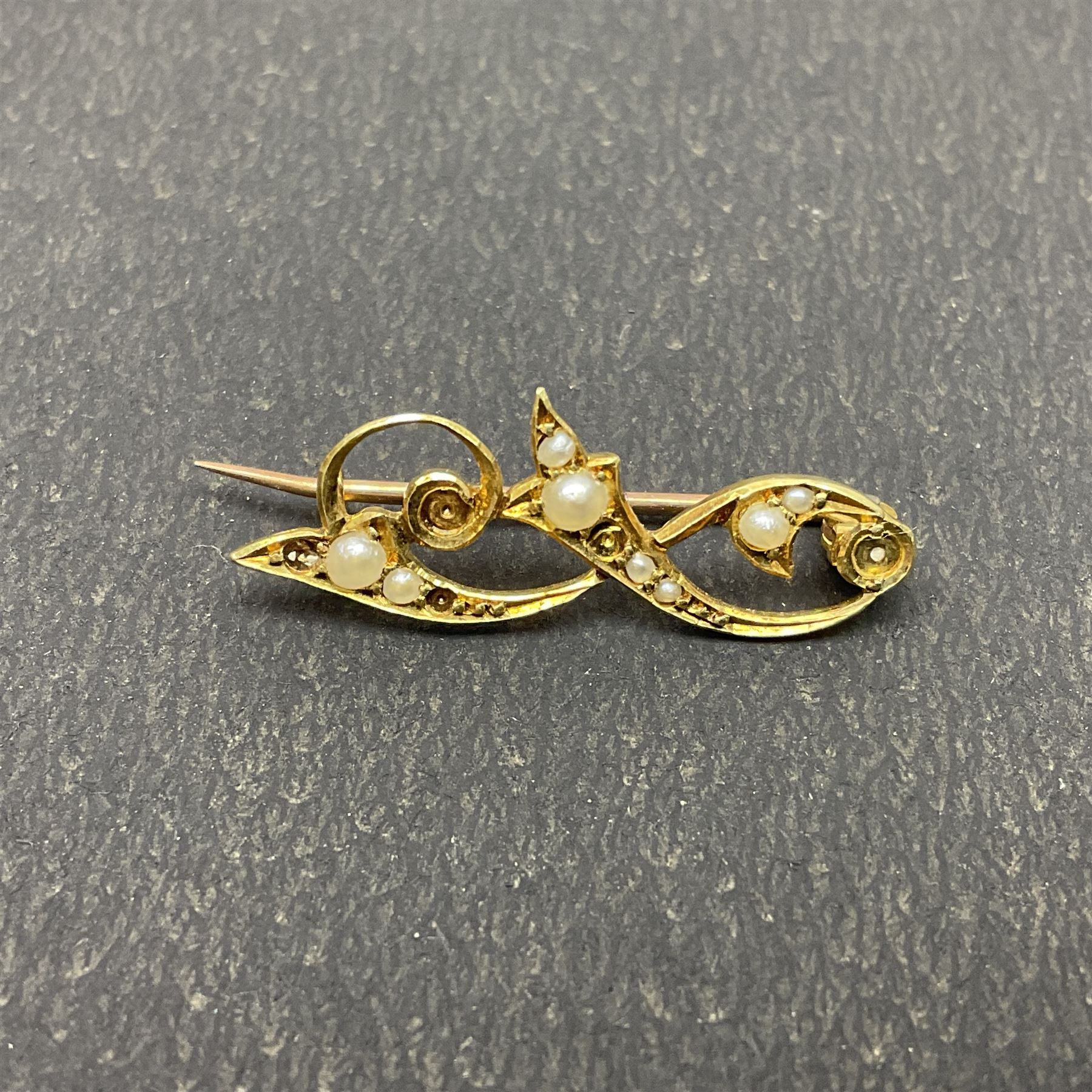 Three gold brooches - Image 6 of 7