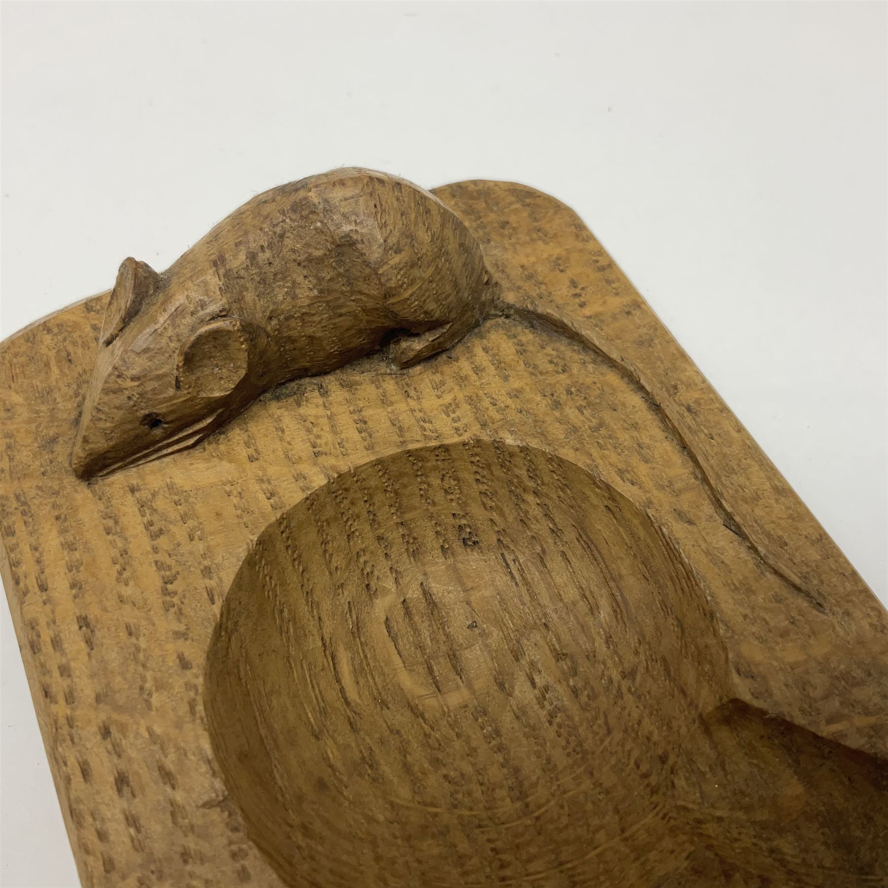 Mouseman oak ashtray - Image 2 of 5