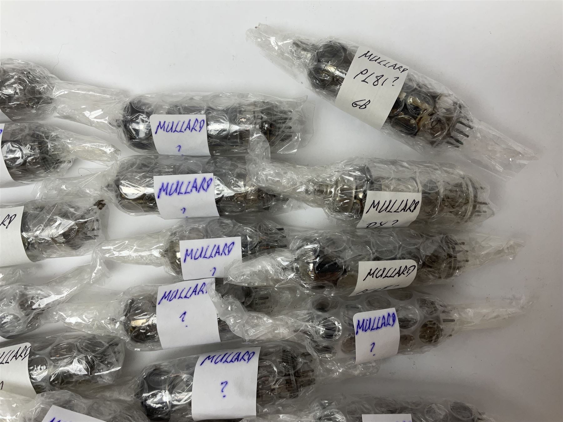 Collection of Mullard thermionic radio valves/vacuum tubes - Image 4 of 8