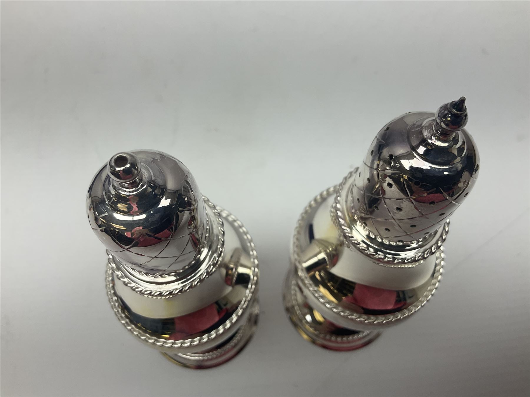 Silver plated two piece cruet set - Image 3 of 6