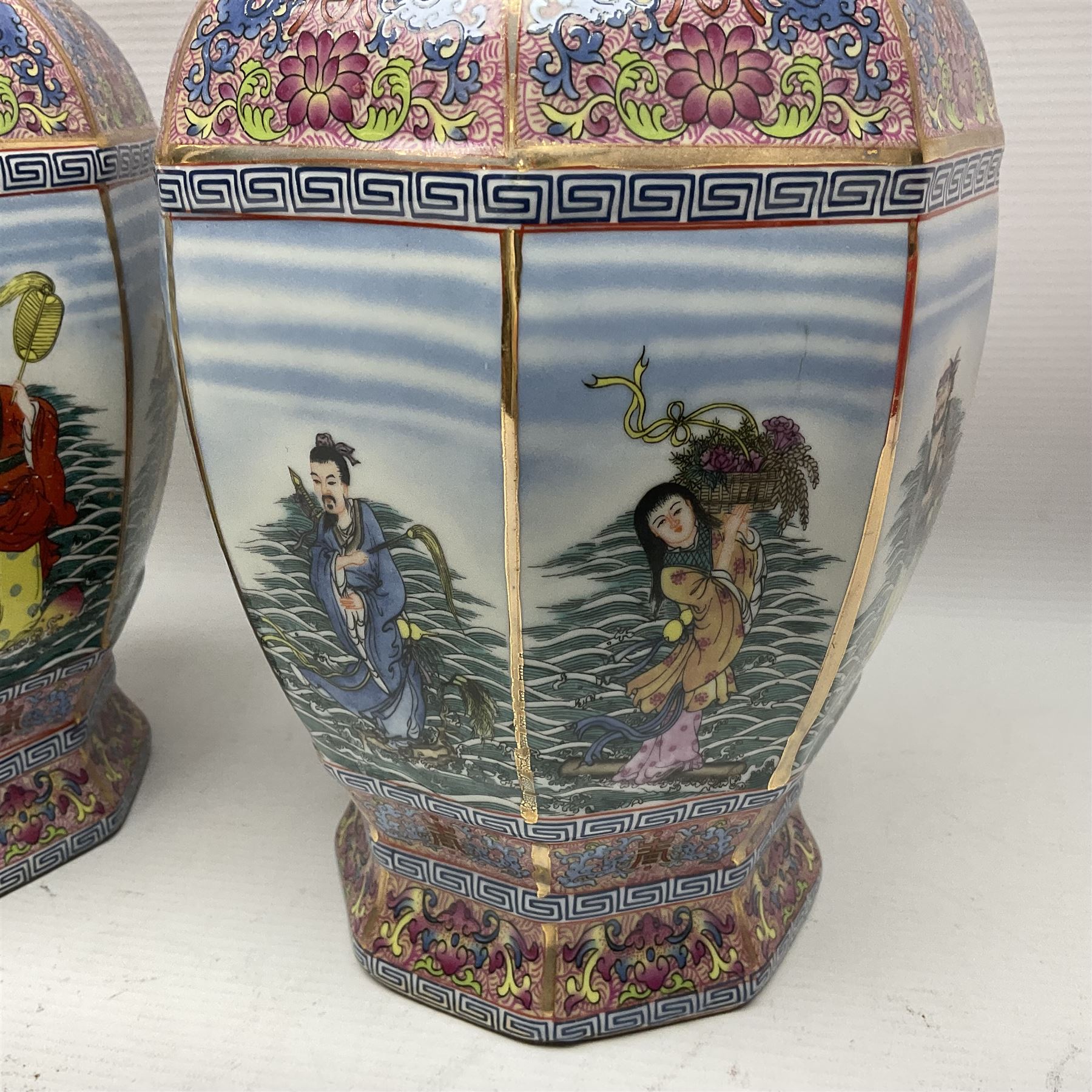 Pair of 20th century Chinese vases - Image 9 of 12