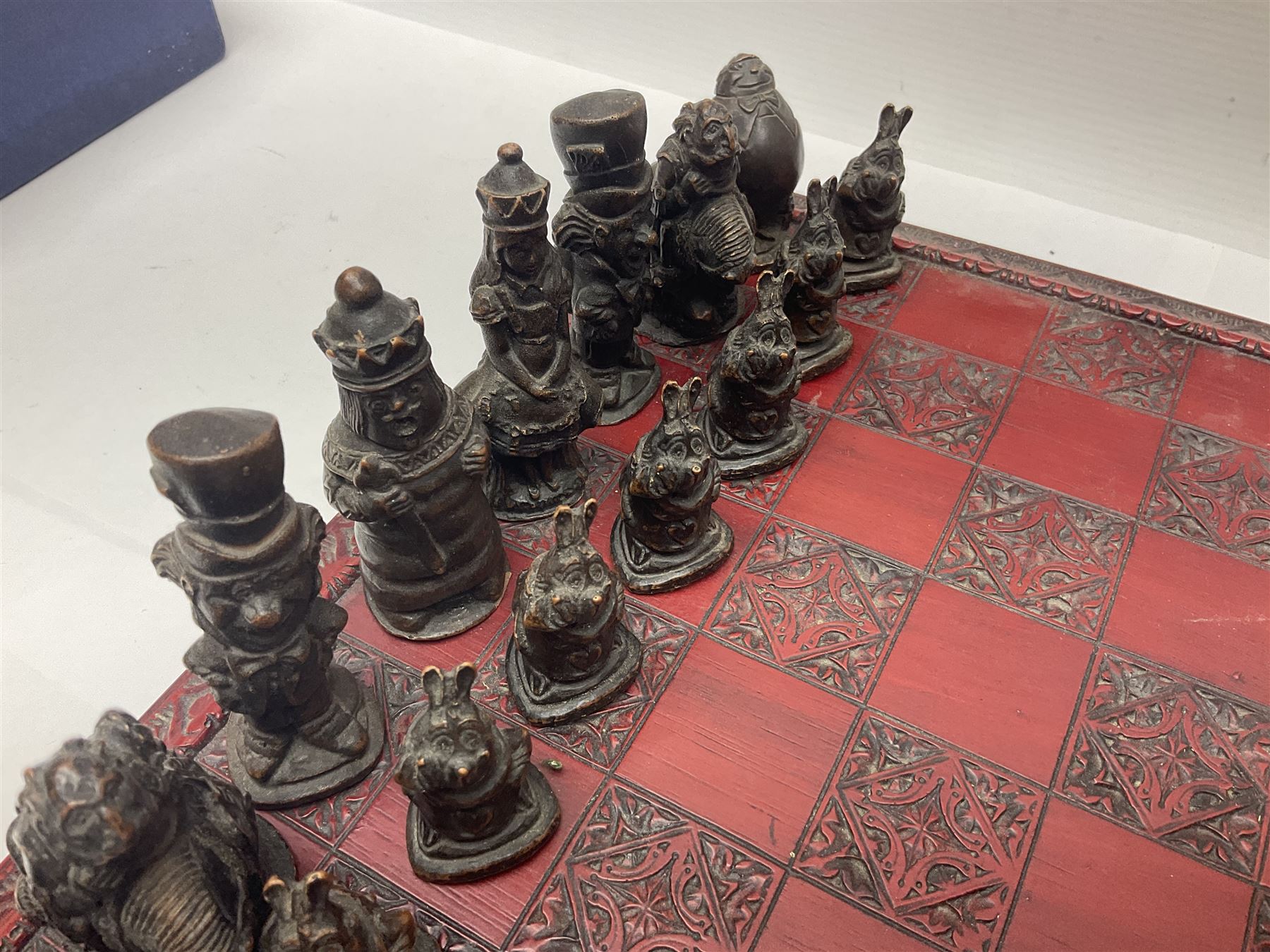 Alice in Wonderland themed chess set - Image 6 of 11