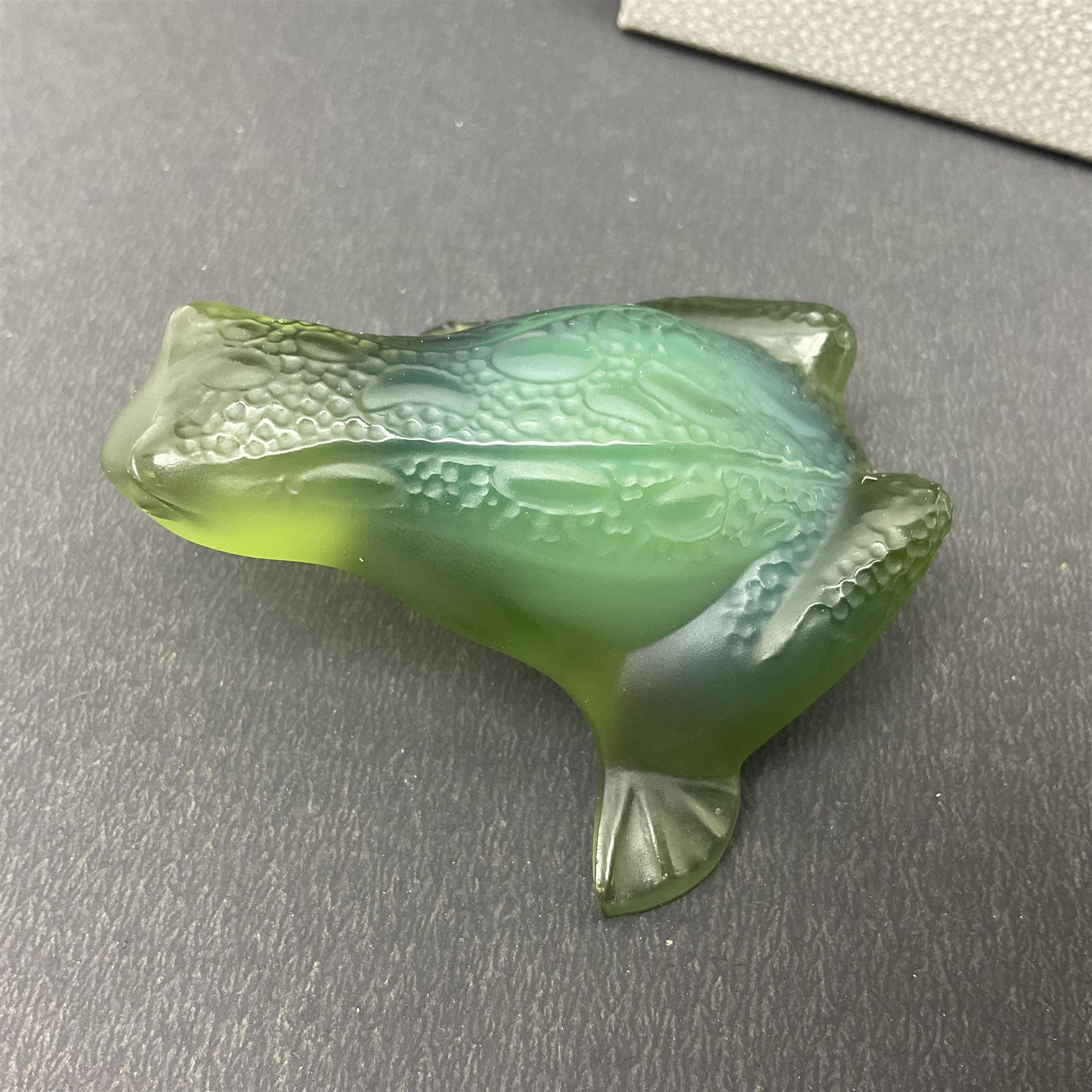 Lalique small green glass frog - Image 3 of 8