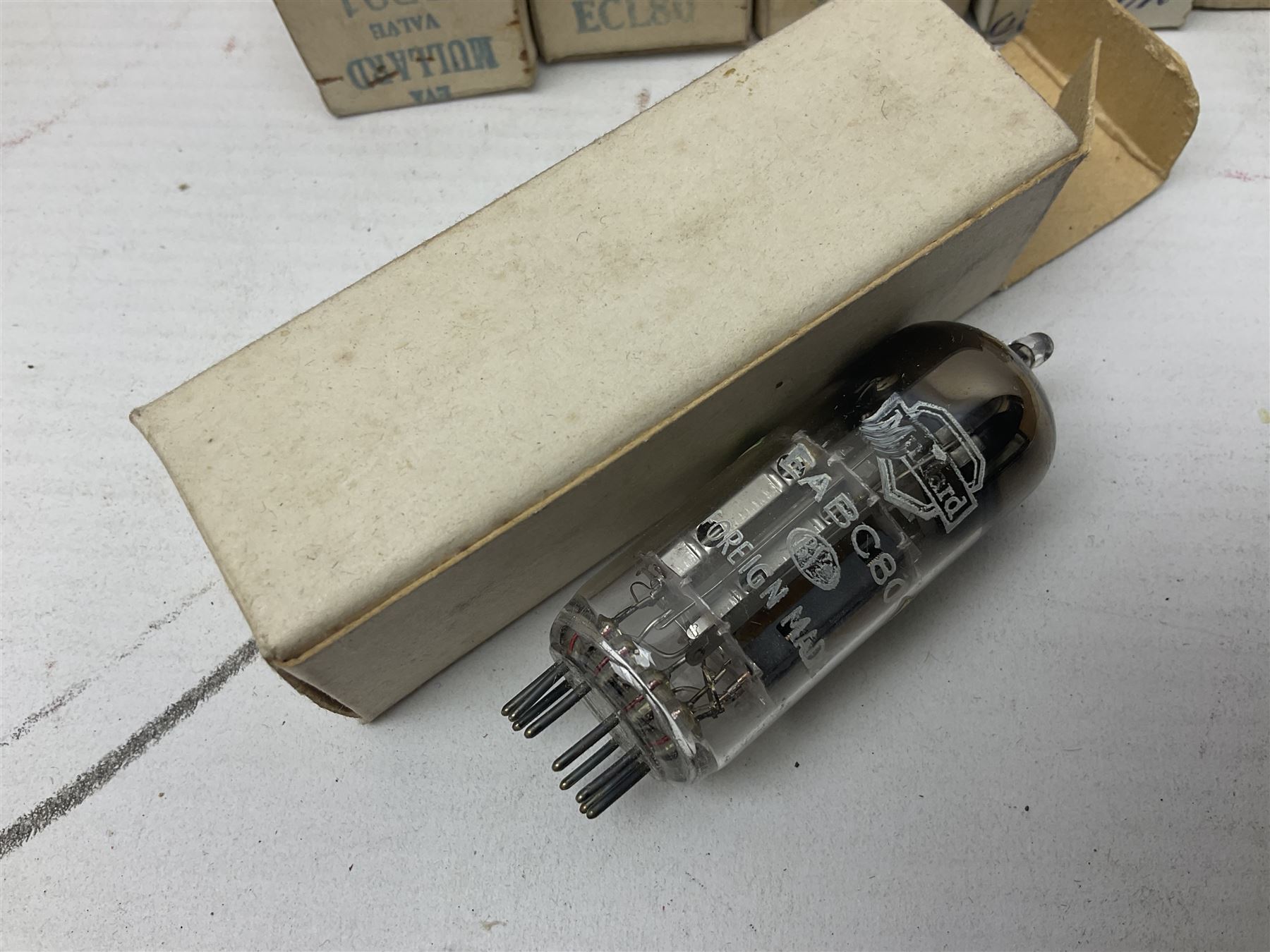 Collection of Mullard thermionic radio valves/vacuum tubes - Image 7 of 9
