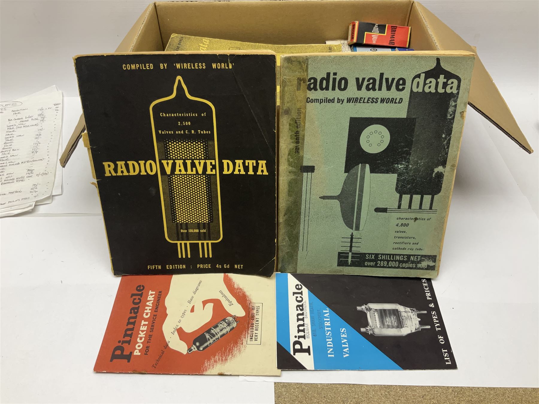 Collection of over one hundred thermionic vacuum tubes/valves - Image 10 of 11