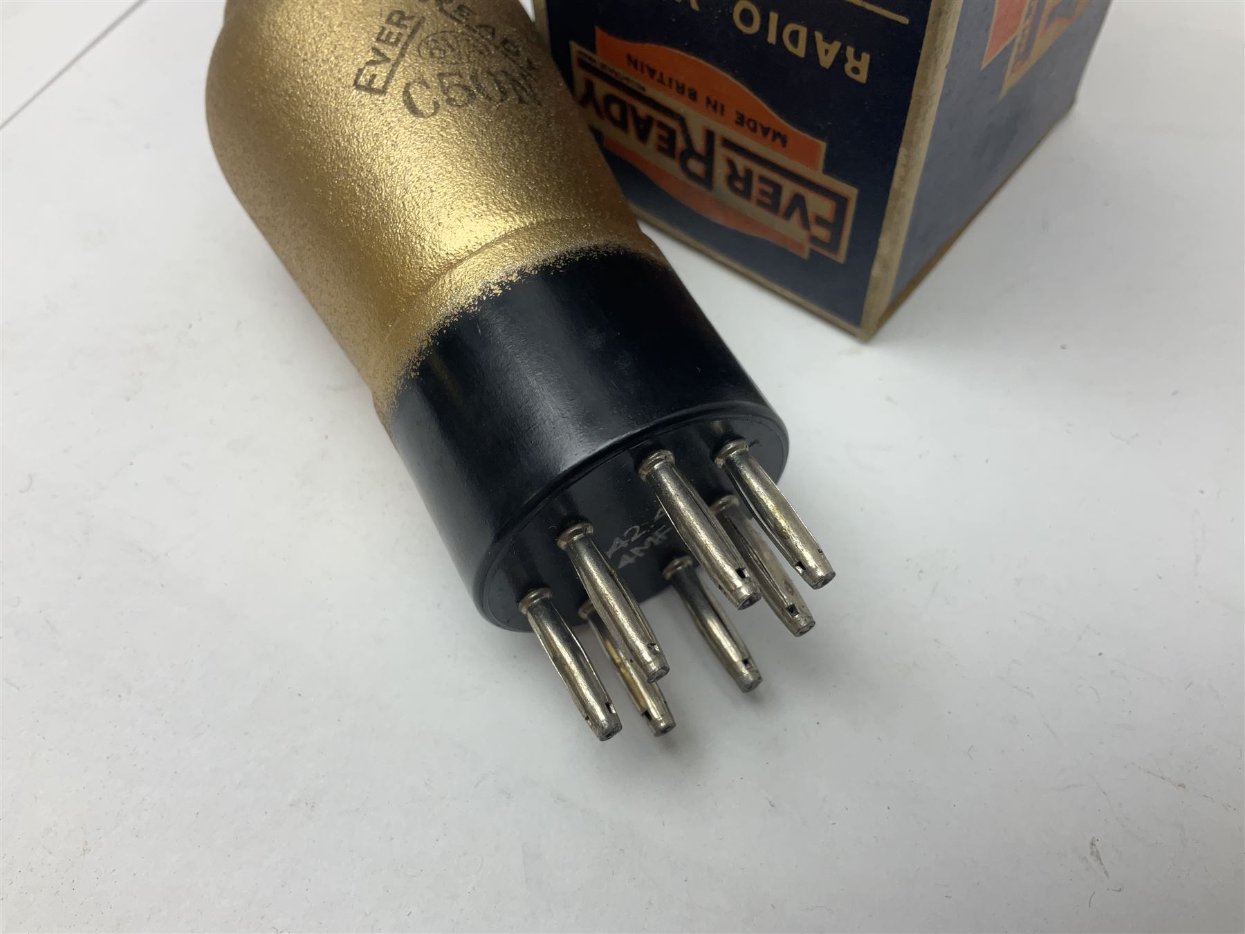 Five Ever Ready thermionic radio valves/vacuum tubes - Image 3 of 9