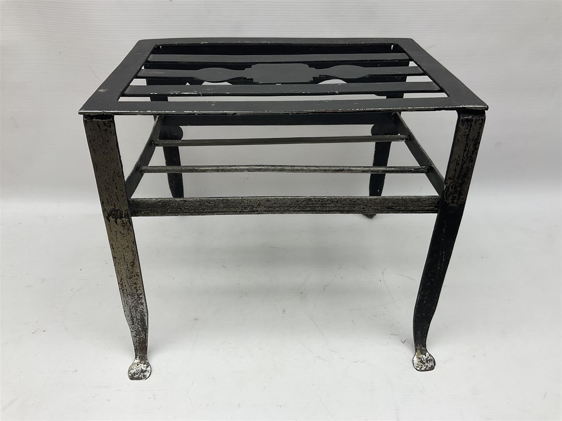 18th century style wrought iron fireside footman/trivet - Image 8 of 10