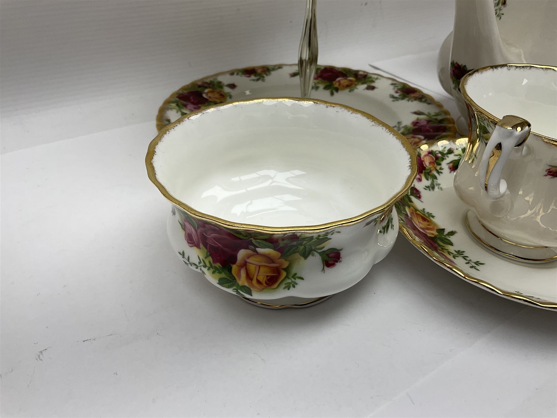 Royal Albert Country Roses pattern tea service for six - Image 5 of 9