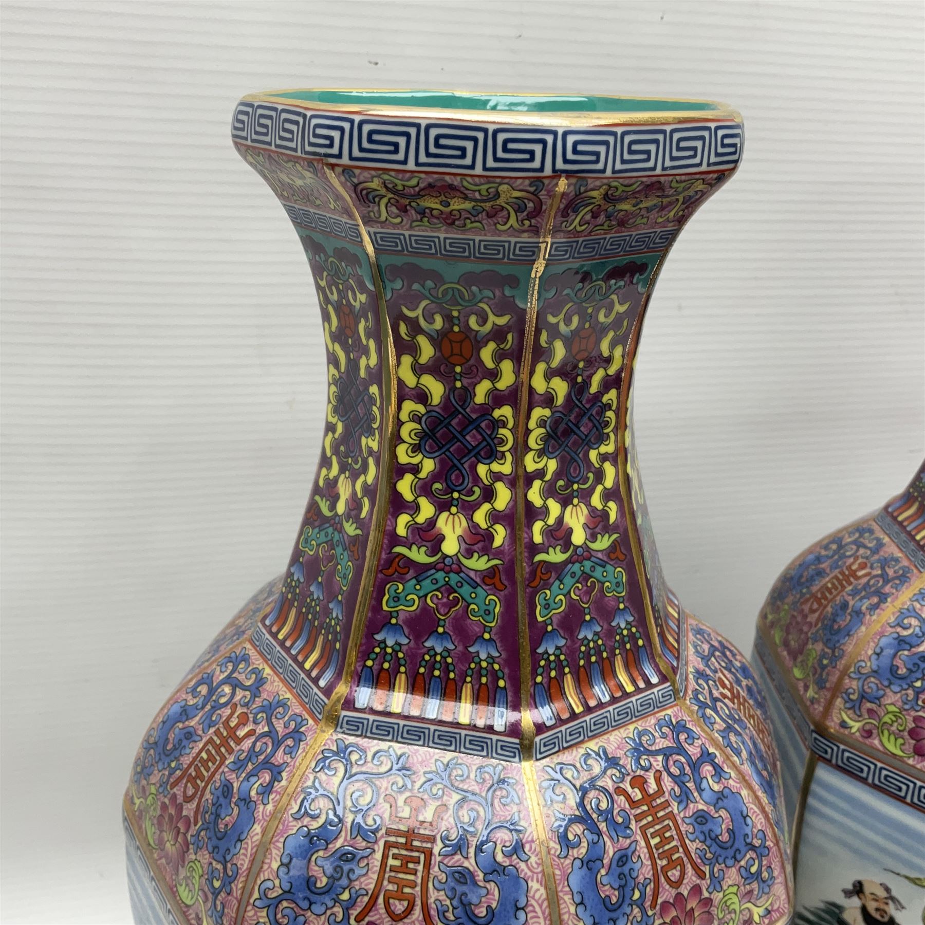 Pair of 20th century Chinese vases - Image 3 of 12