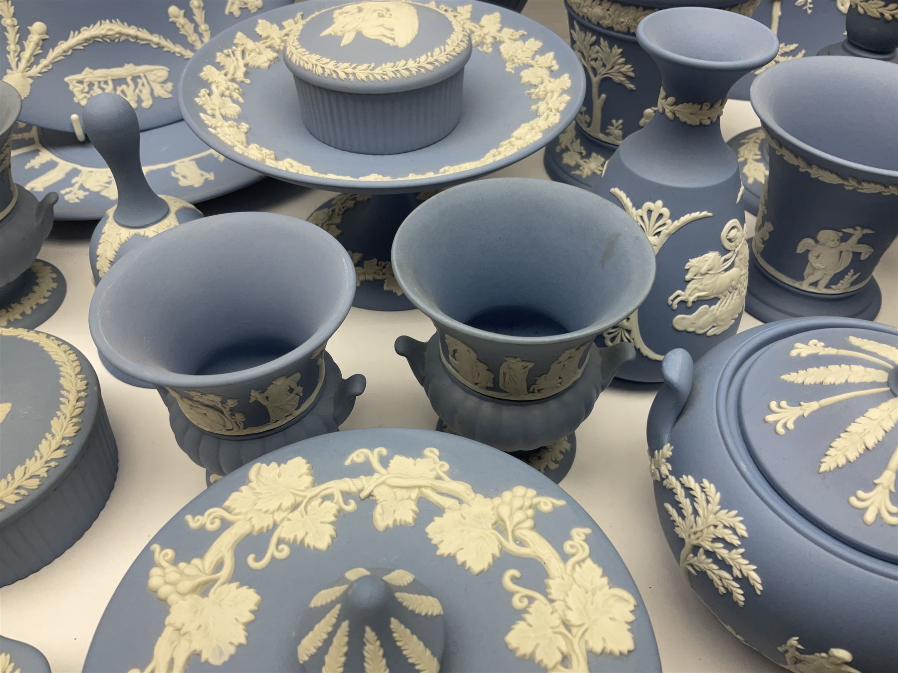 Large collection of Wedgwood Jasperware - Image 10 of 19