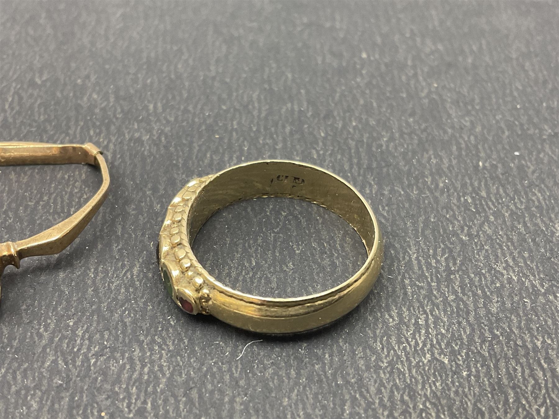 Five gold stone set rings - Image 9 of 10