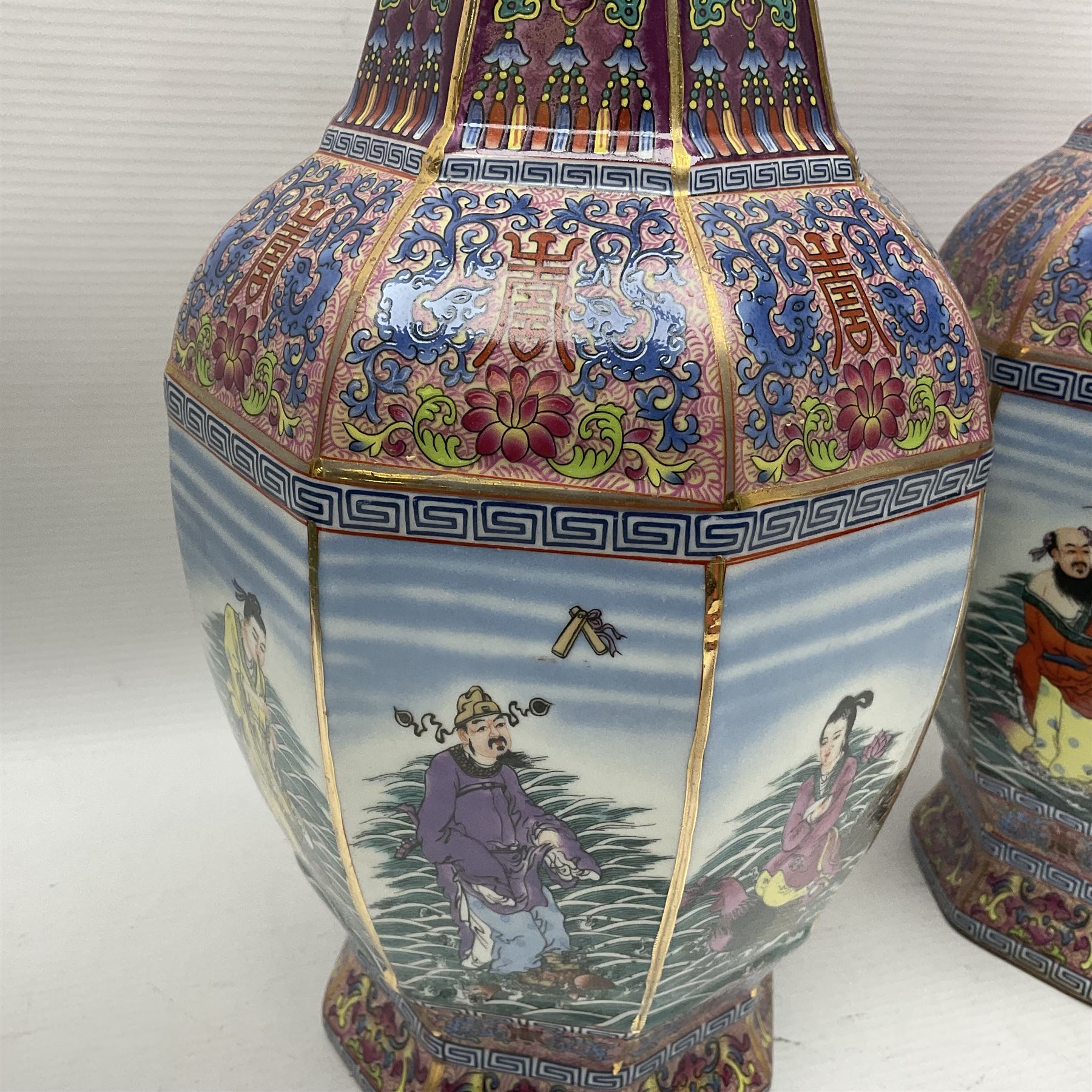 Pair of 20th century Chinese vases - Image 4 of 12