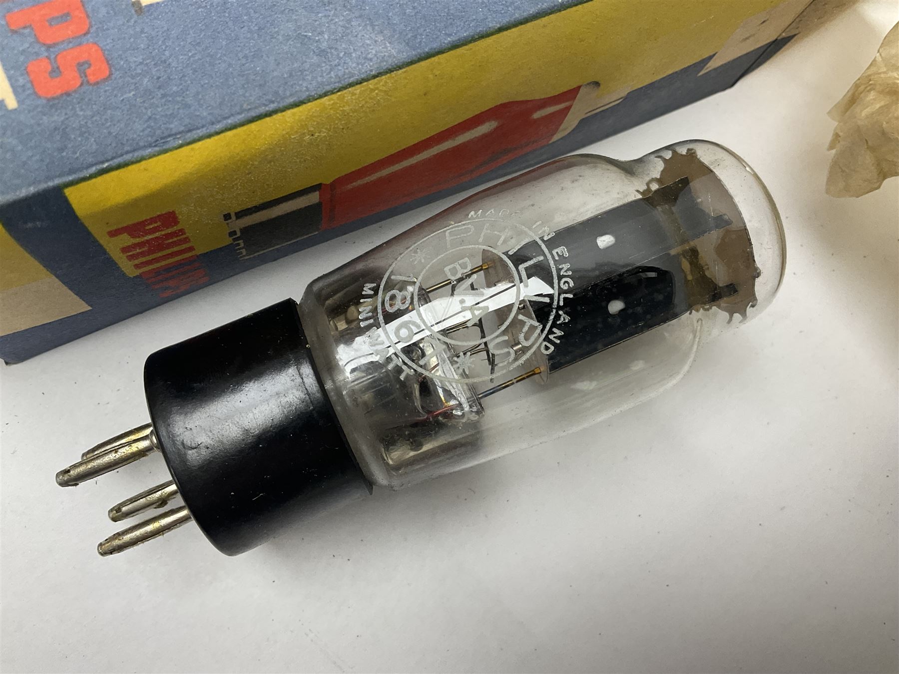 Eight Philips Miniwatt thermionic radio valves/vacuum tubes - Image 3 of 11