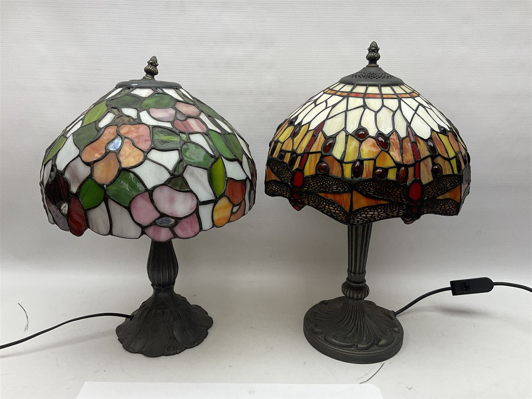 Two Tiffany style table lamps with leaded shade - Image 2 of 13