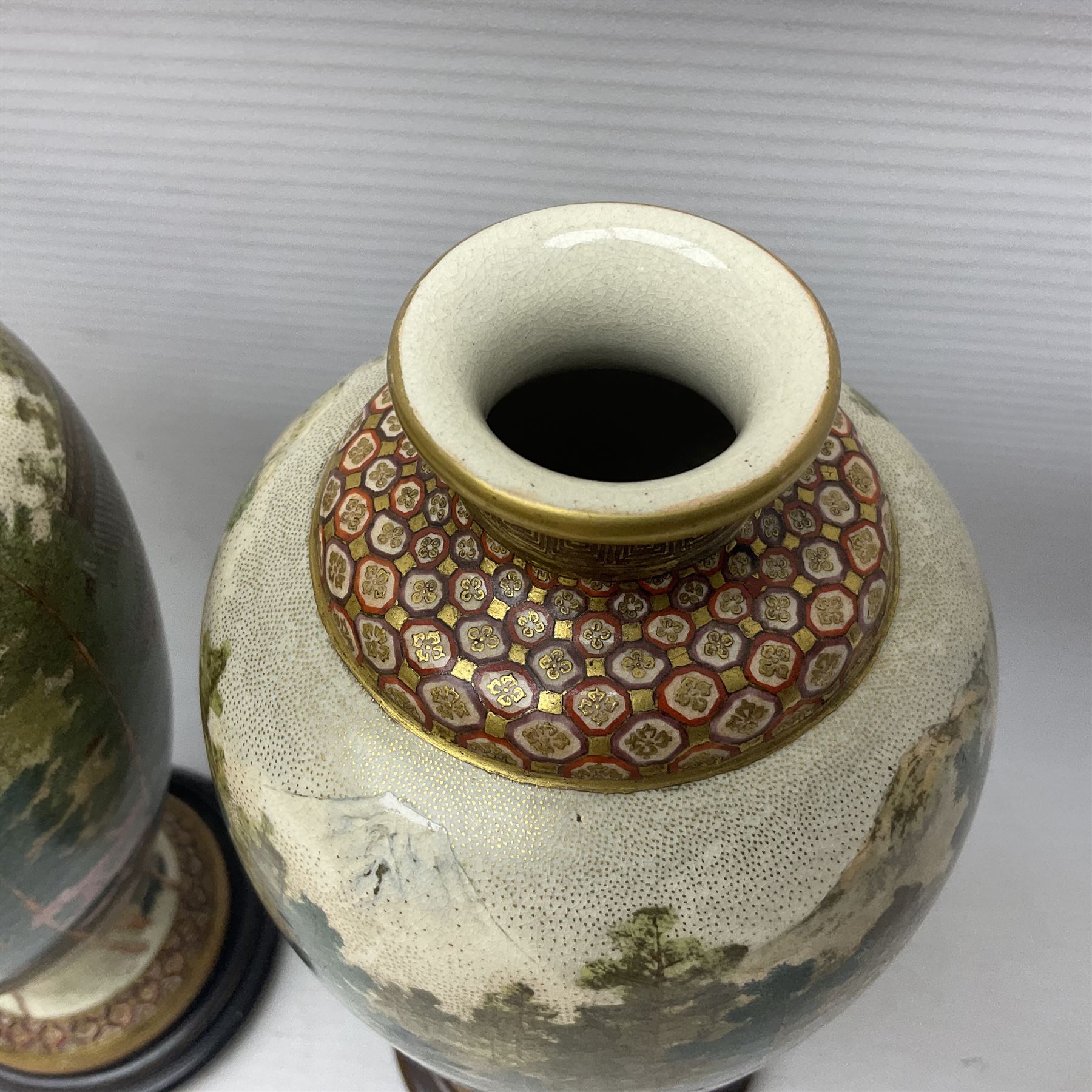 Pair of Japanese Satsuma vases - Image 5 of 9