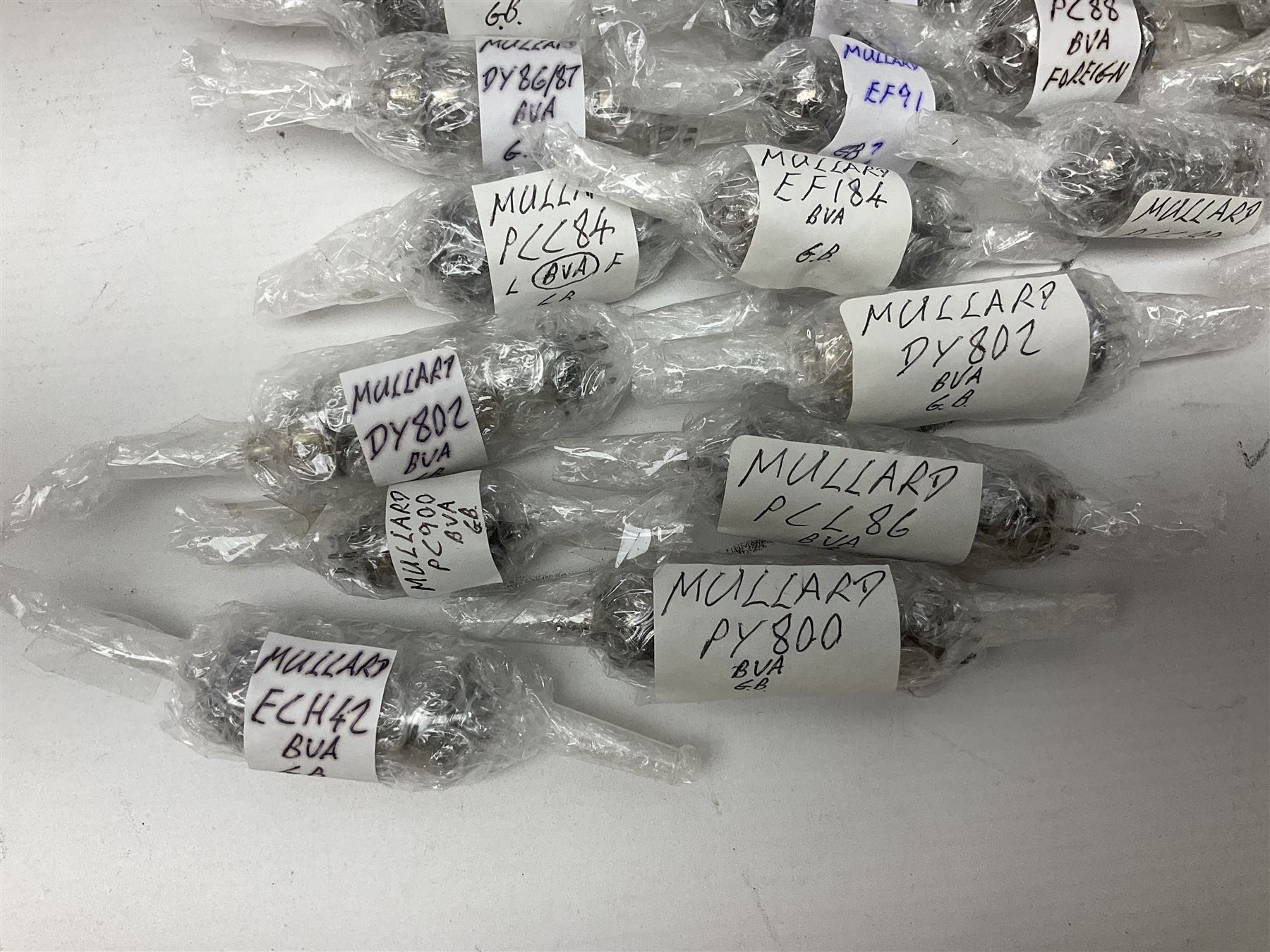Collection of Mullard thermionic radio valves/vacuum tubes - Image 9 of 14