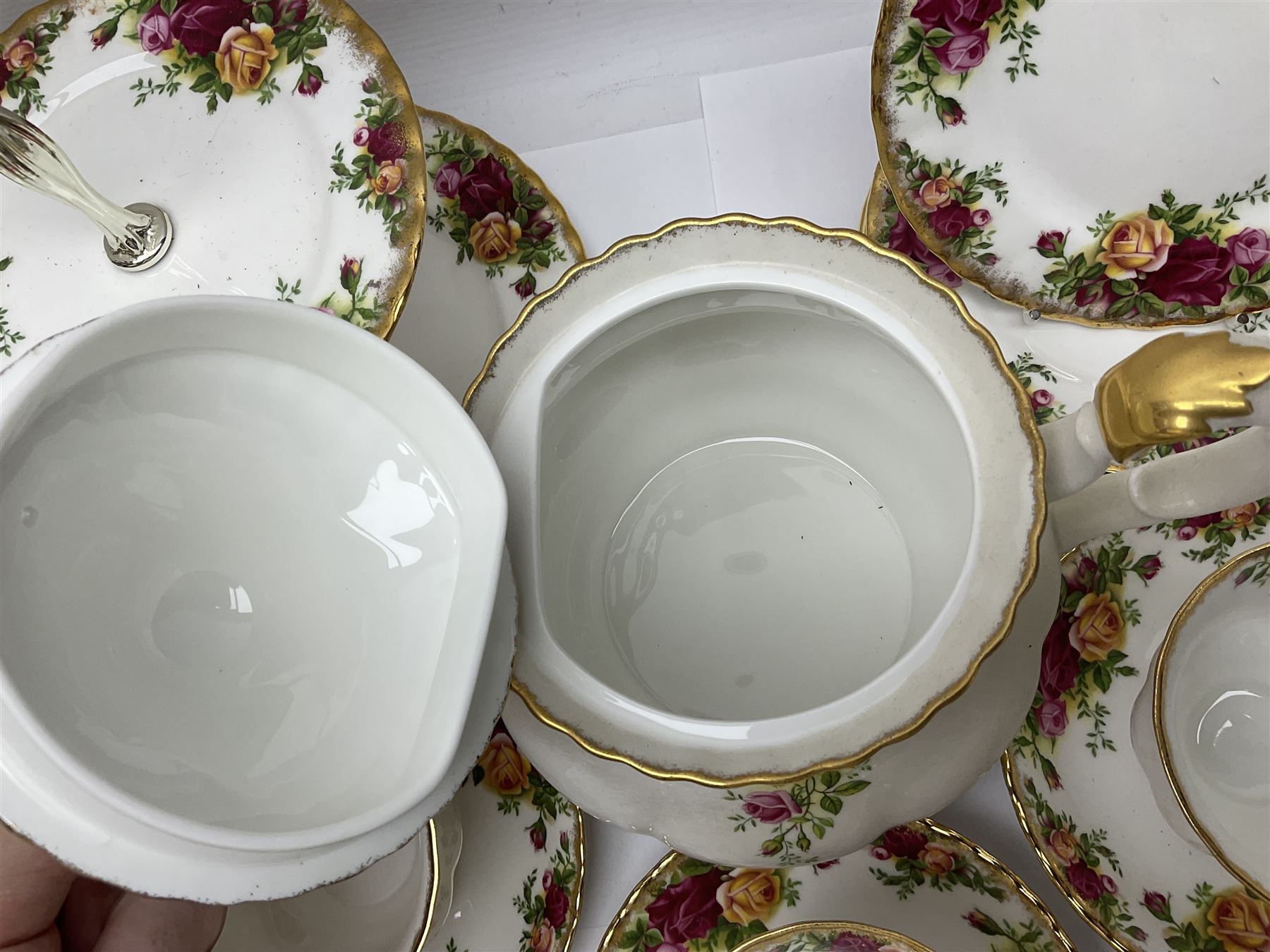 Royal Albert Country Roses pattern tea service for six - Image 4 of 9